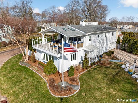 Homes For Sale - 5 Woodland Drive<br/> Old Saybrook, CT 06475
