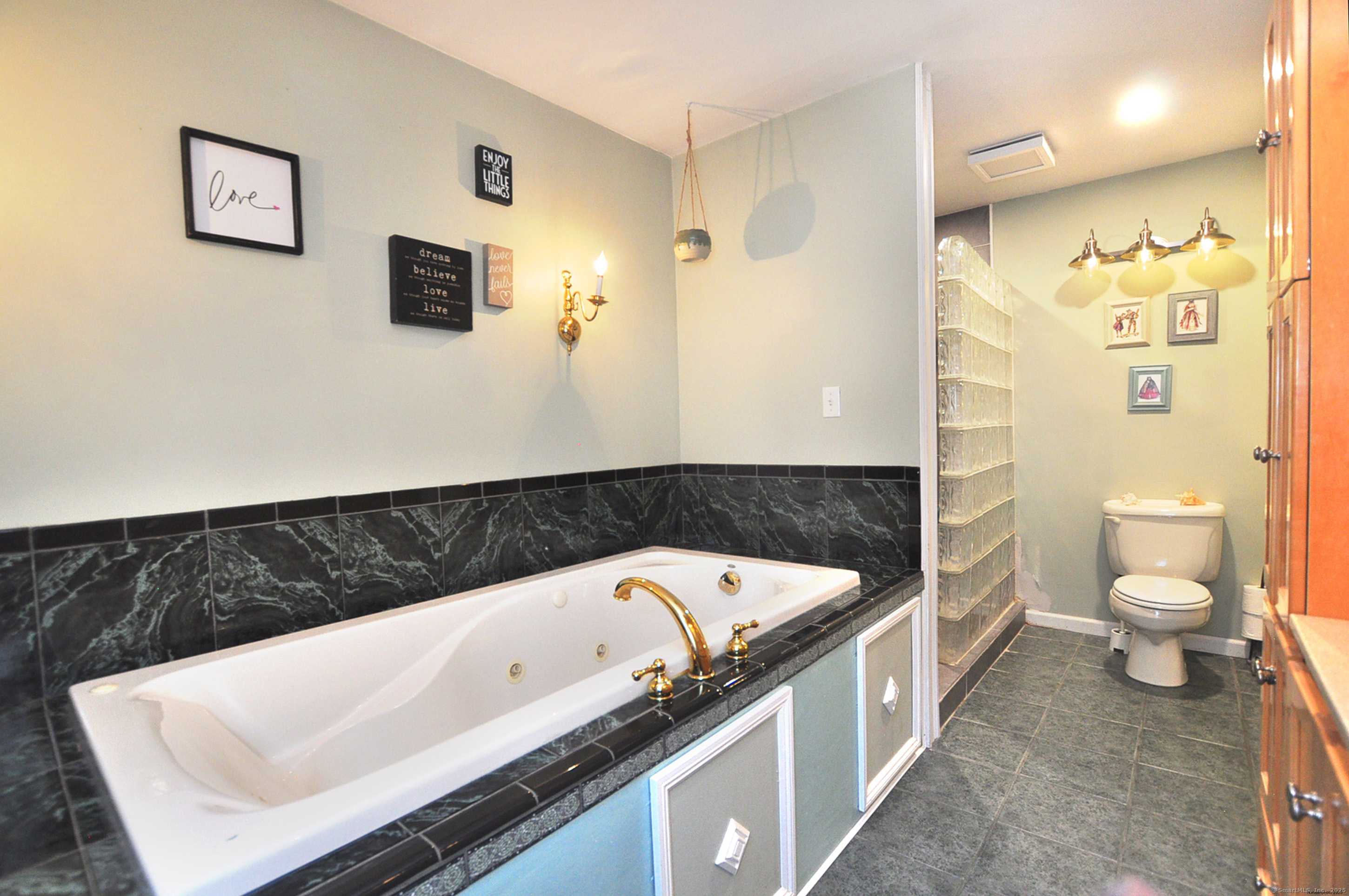 Canton, Connecticut 06019, United States, 3 Bedrooms Bedrooms, ,3 BathroomsBathrooms,Residential,Coming Soon,230460