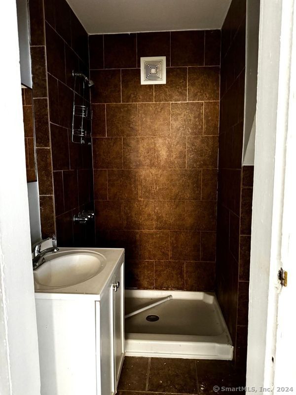 New Haven, Connecticut 06511, United States, 9 Bedrooms Bedrooms, ,3 BathroomsBathrooms,Residential,Pending,35168