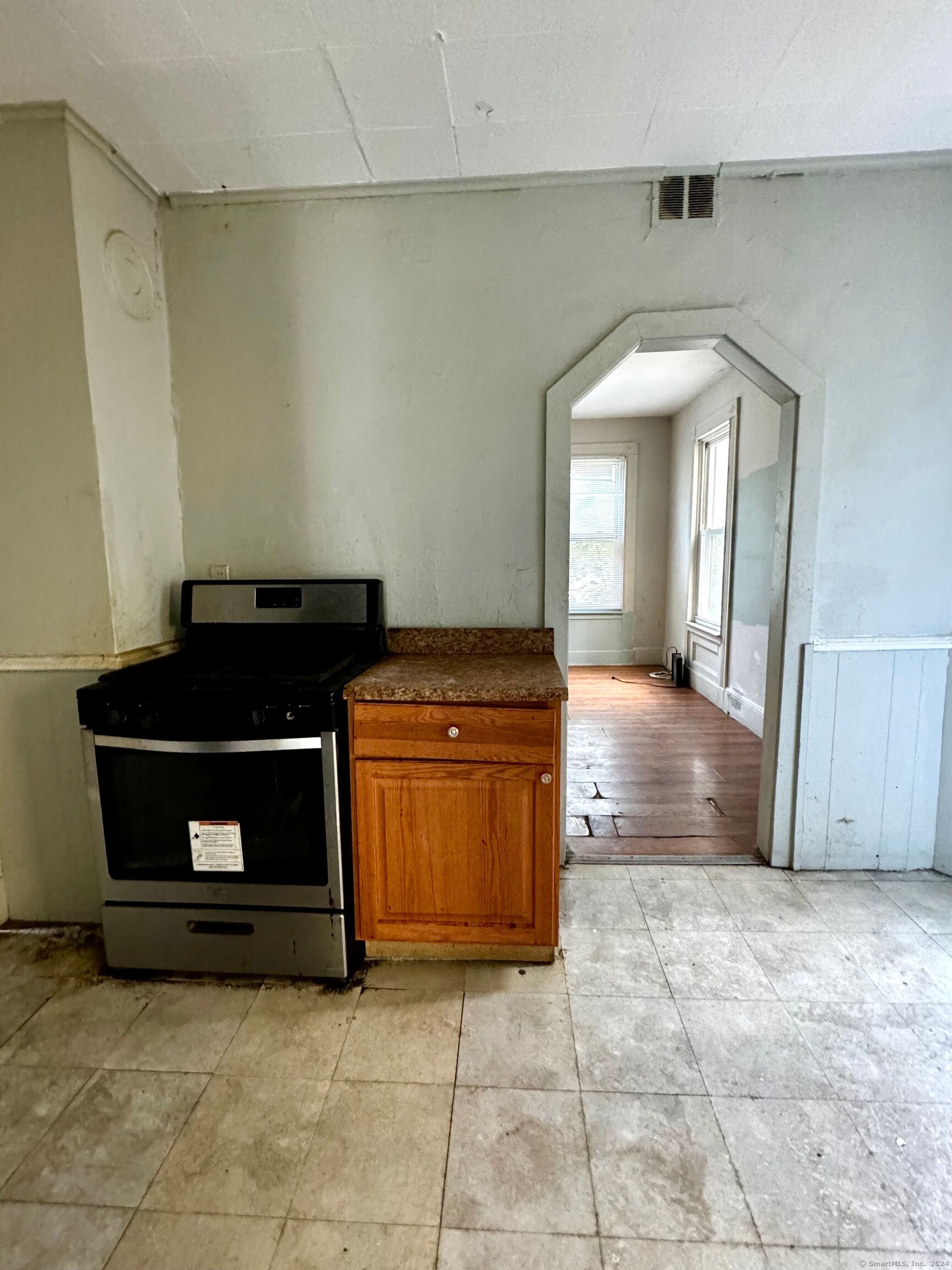 New Haven, Connecticut 06511, United States, 9 Bedrooms Bedrooms, ,3 BathroomsBathrooms,Residential,Pending,35168