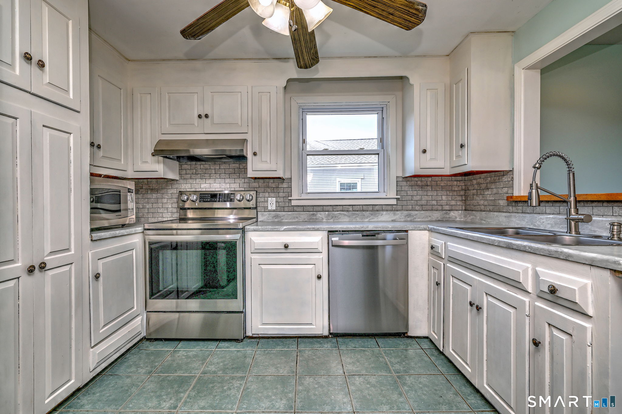 404 Buckingham Avenue