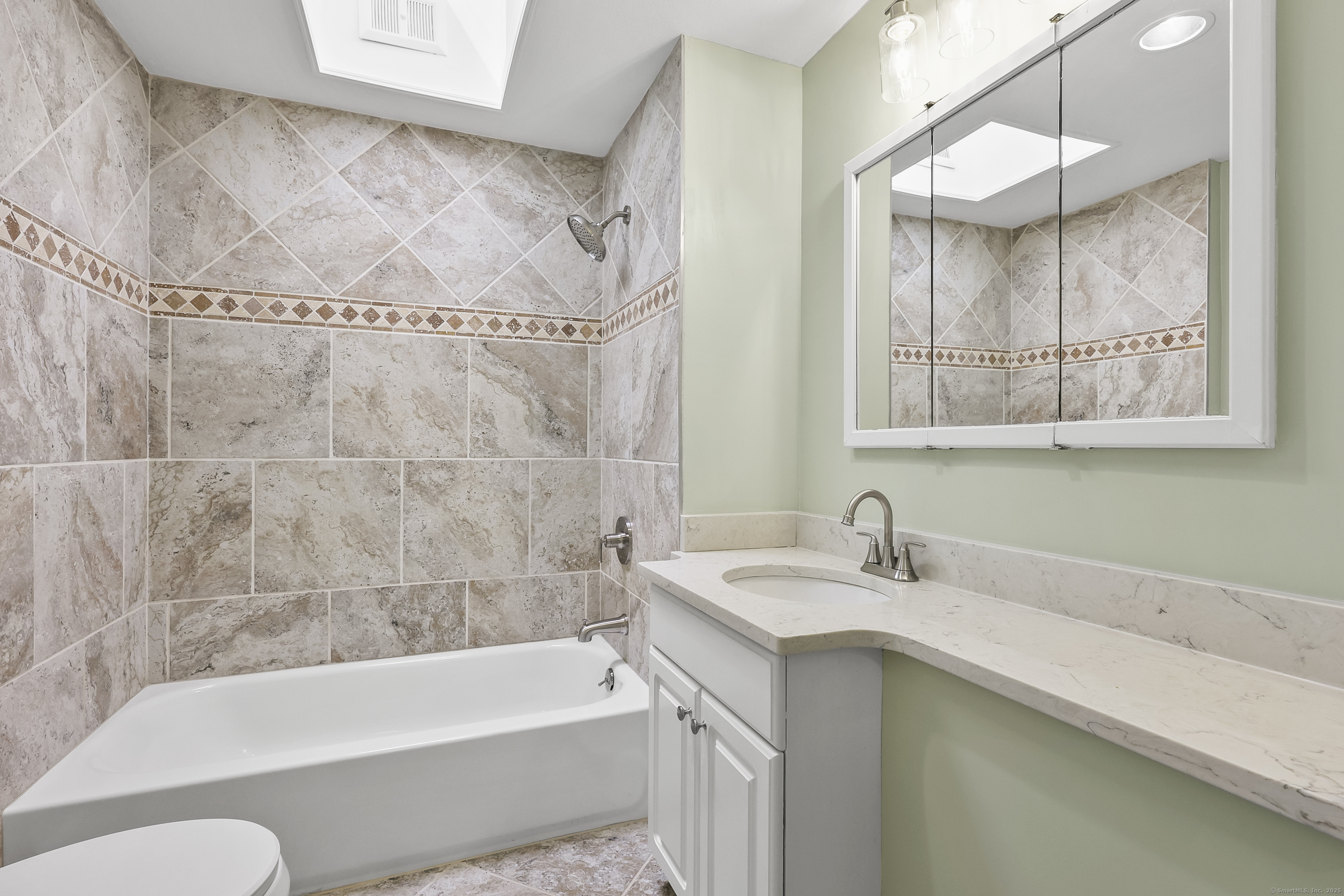 Naugatuck, Connecticut 06770, United States, 3 Bedrooms Bedrooms, ,2 BathroomsBathrooms,Residential,Pending,148432