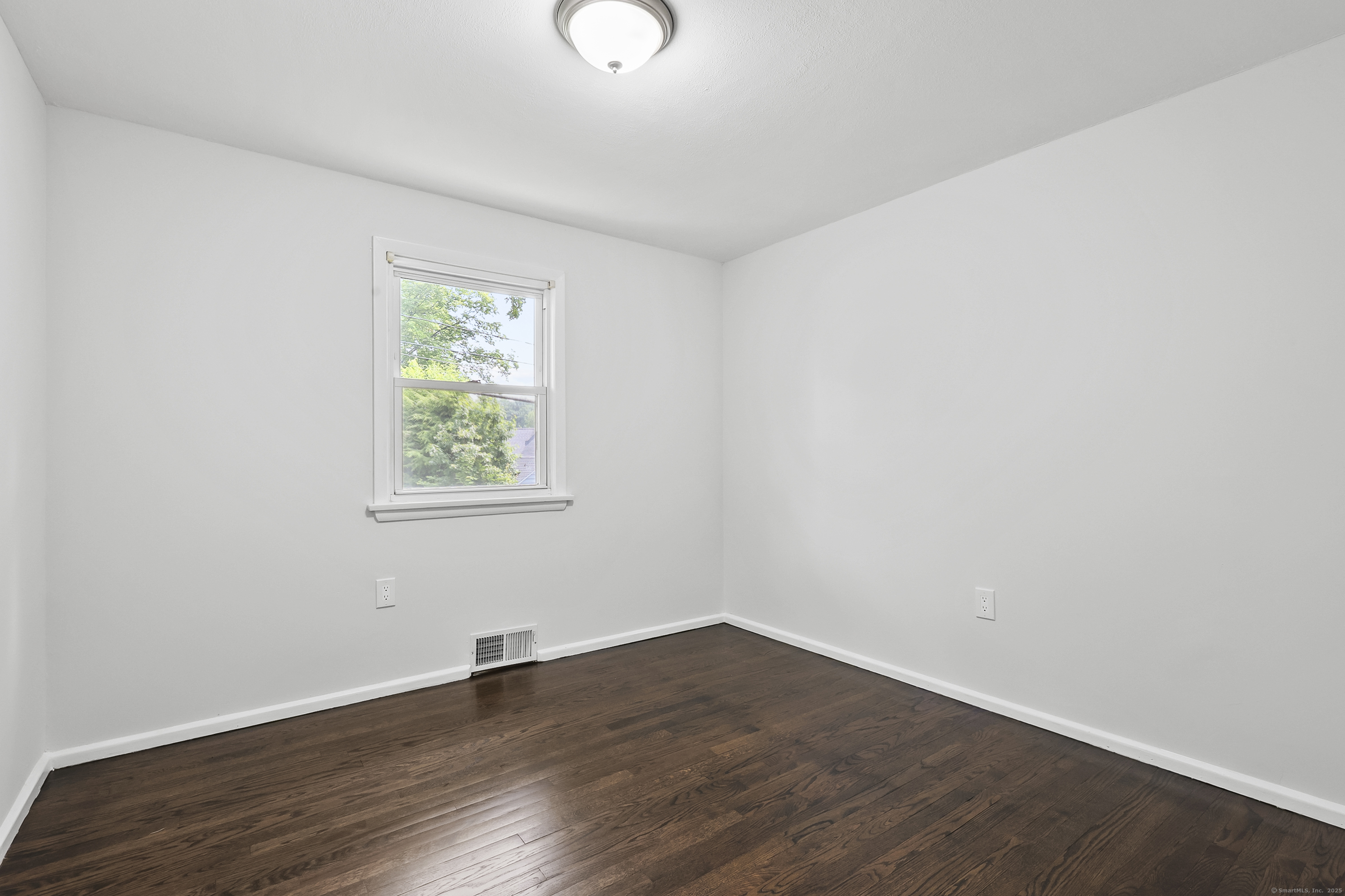 Naugatuck, Connecticut 06770, United States, 3 Bedrooms Bedrooms, ,2 BathroomsBathrooms,Residential,Pending,148432