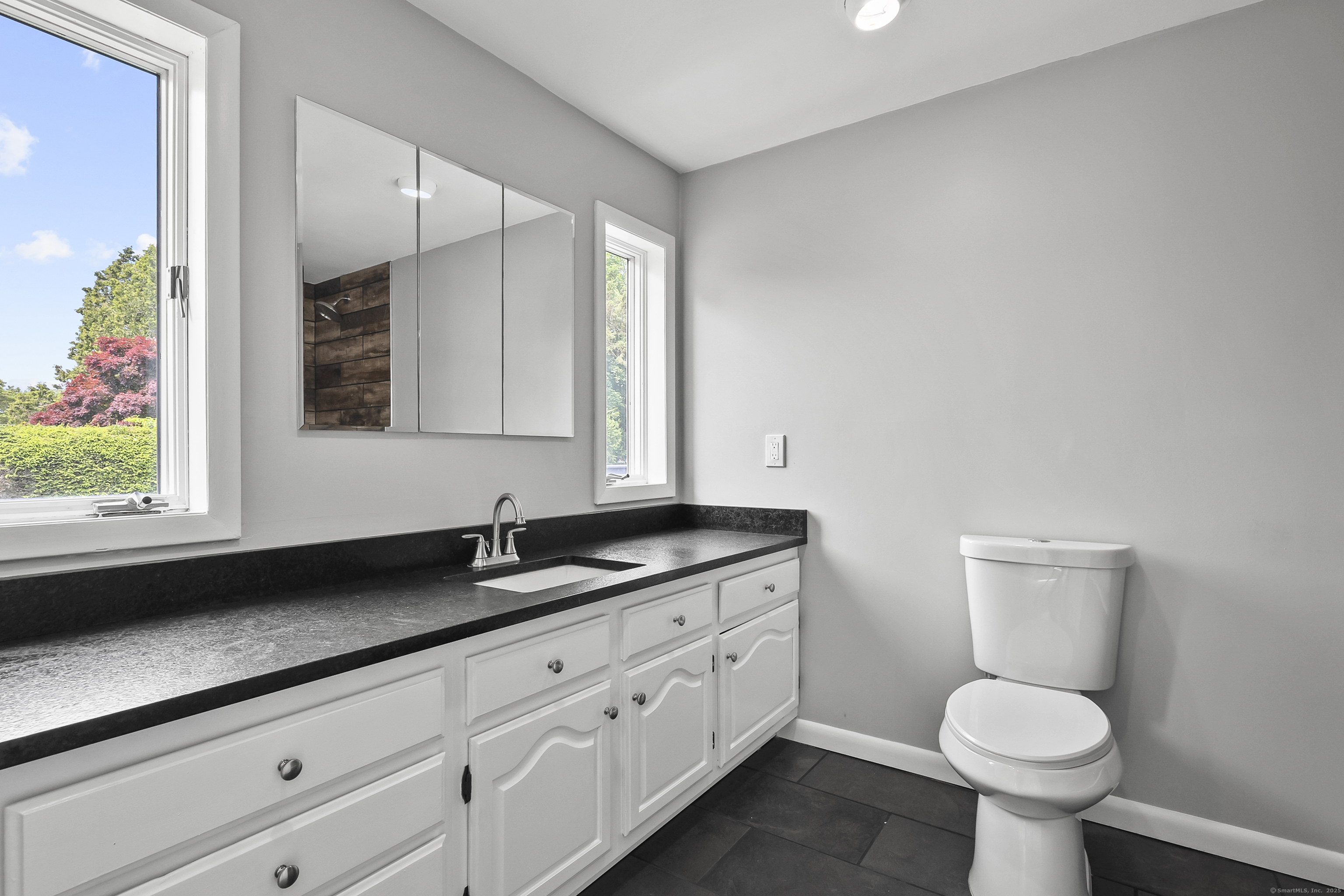 Naugatuck, Connecticut 06770, United States, 3 Bedrooms Bedrooms, ,2 BathroomsBathrooms,Residential,Pending,148432