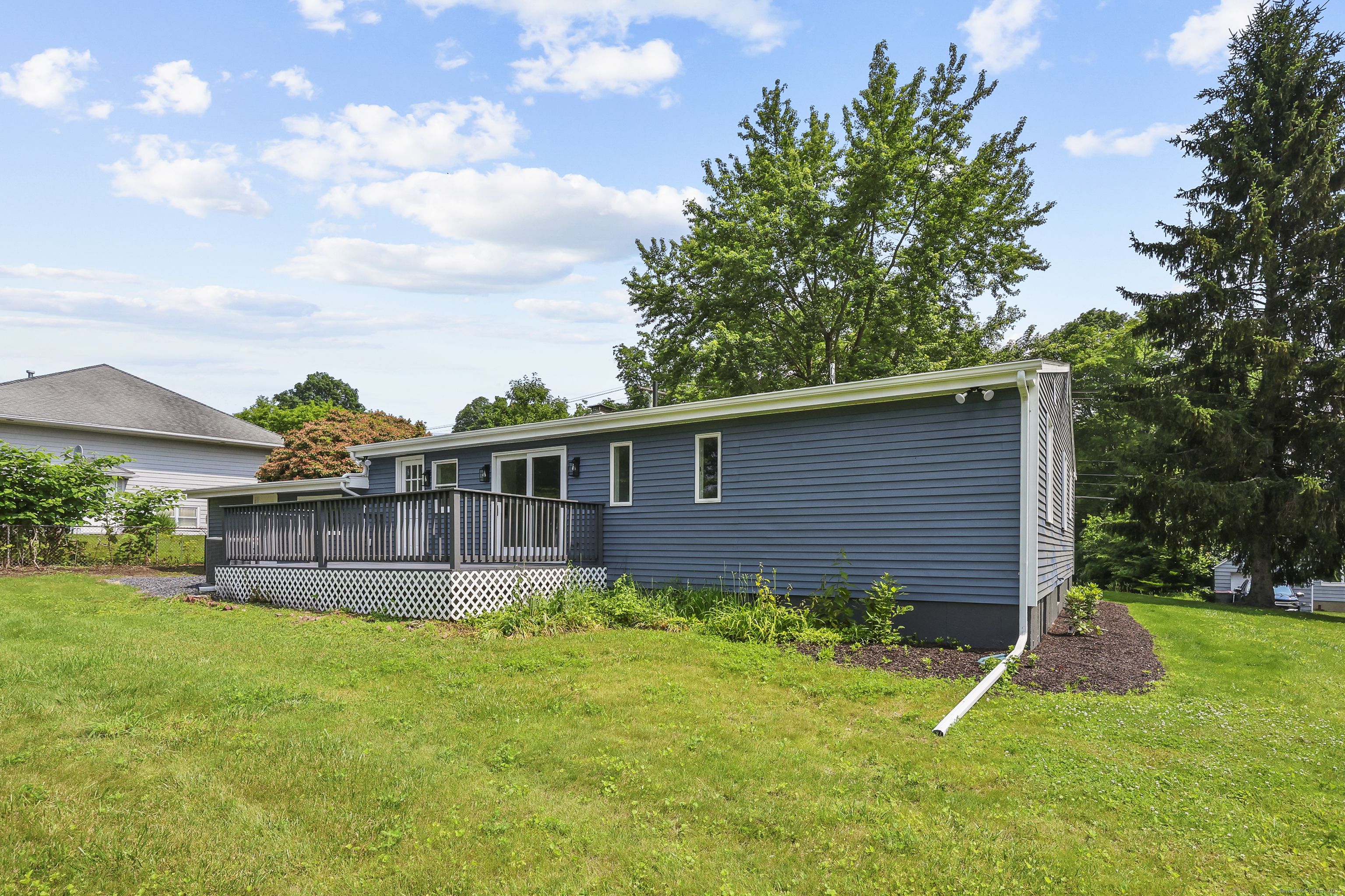 Naugatuck, Connecticut 06770, United States, 3 Bedrooms Bedrooms, ,2 BathroomsBathrooms,Residential,Pending,148432