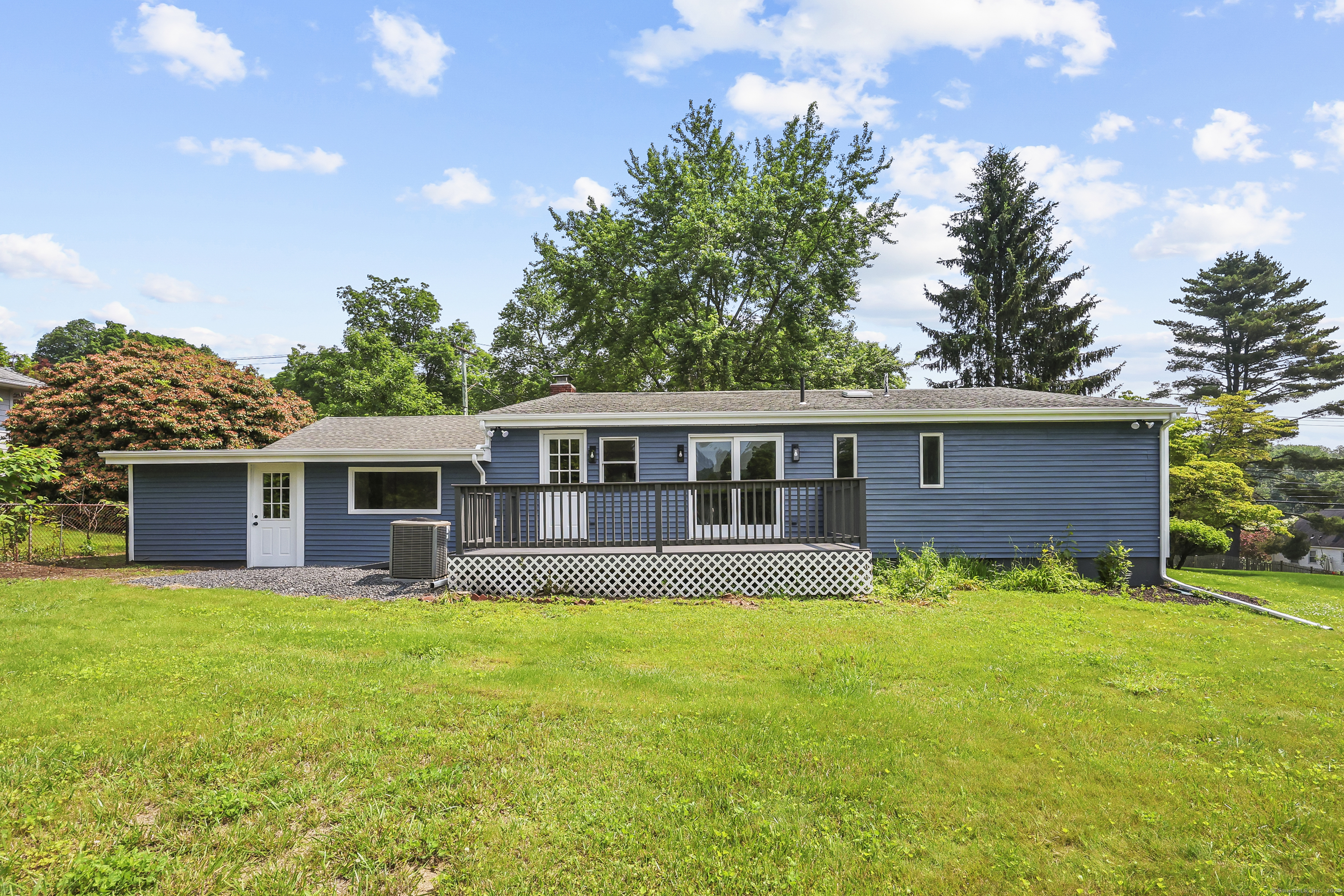 Naugatuck, Connecticut 06770, United States, 3 Bedrooms Bedrooms, ,2 BathroomsBathrooms,Residential,Pending,148432