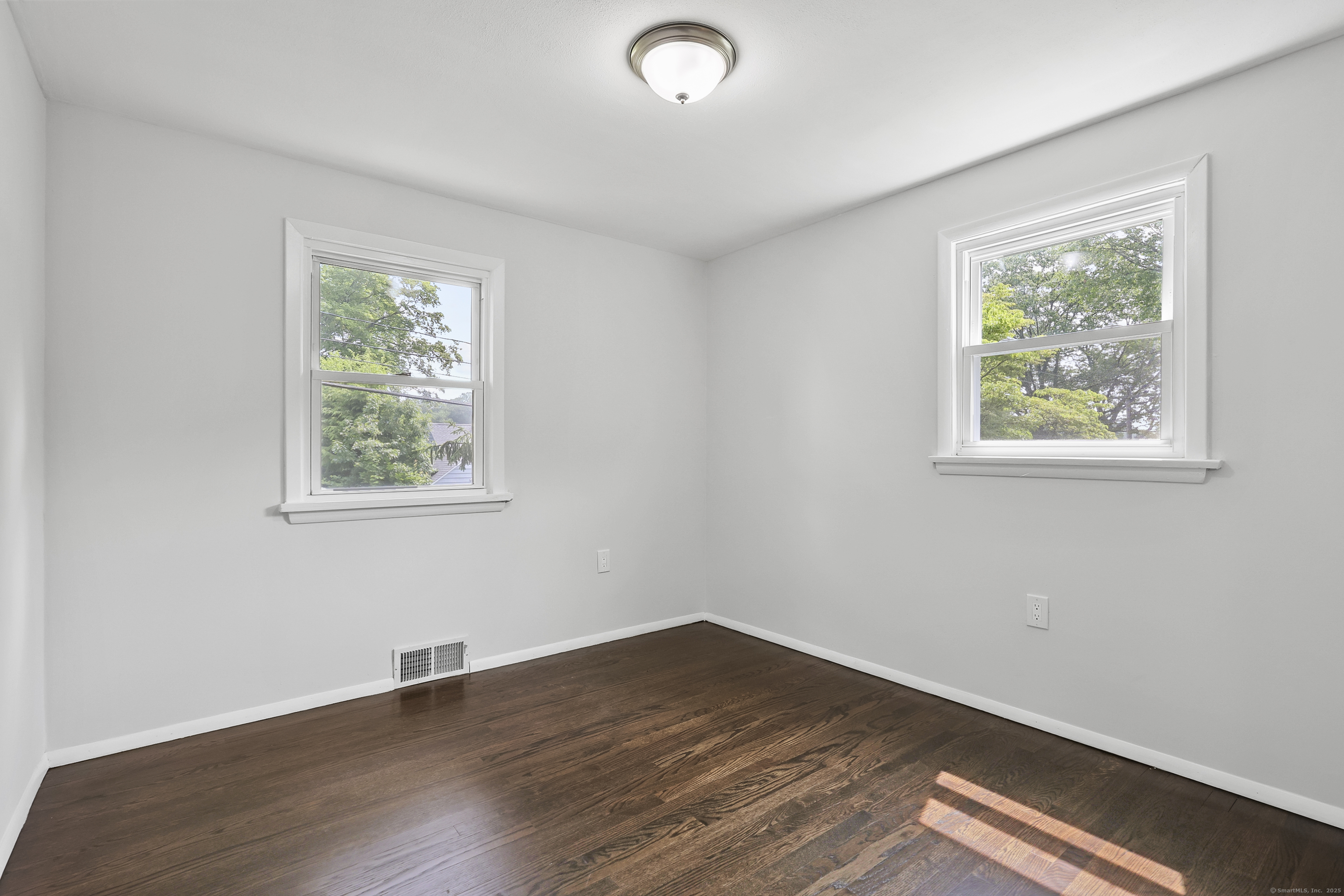 Naugatuck, Connecticut 06770, United States, 3 Bedrooms Bedrooms, ,2 BathroomsBathrooms,Residential,Pending,148432