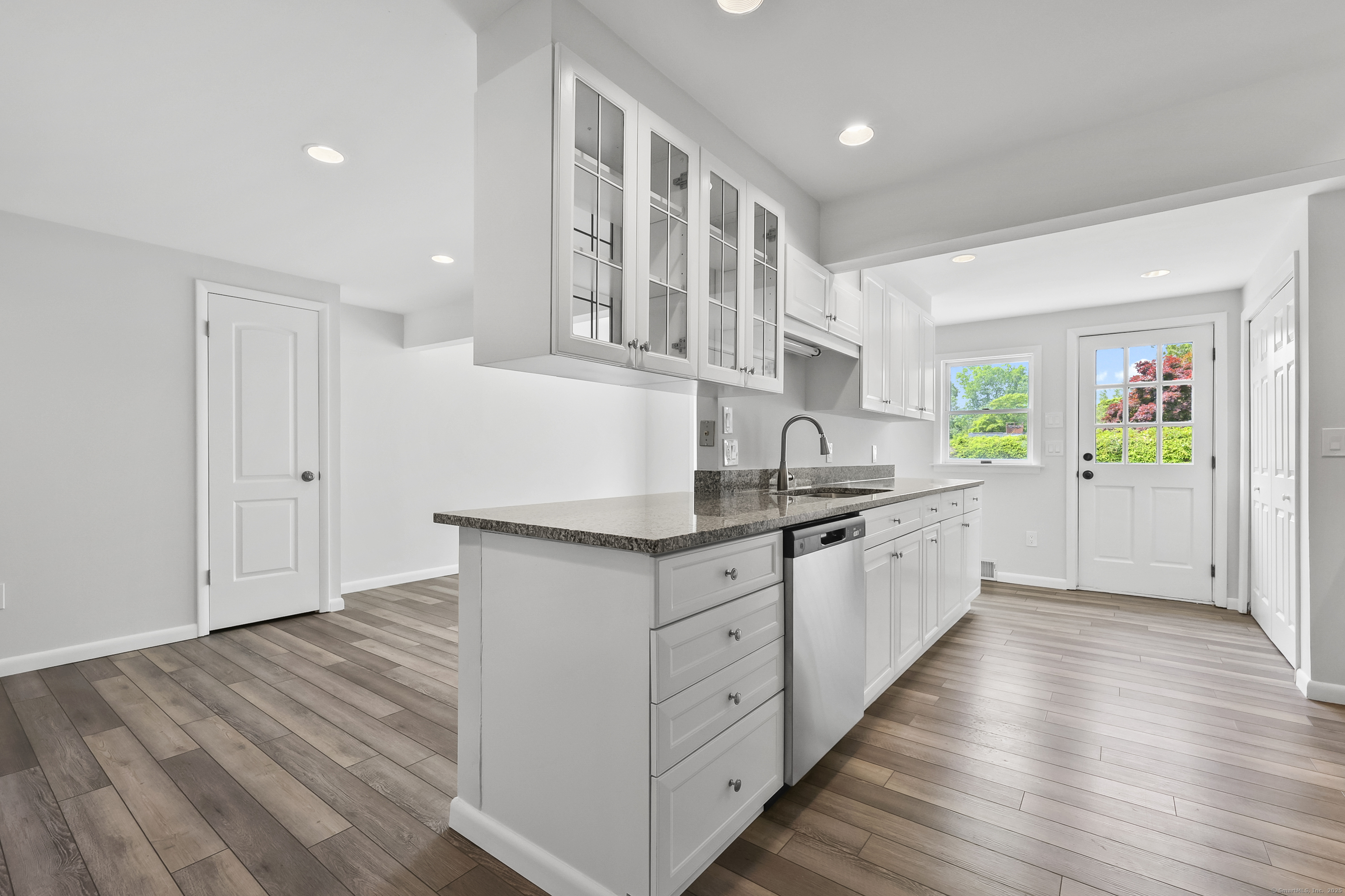 Naugatuck, Connecticut 06770, United States, 3 Bedrooms Bedrooms, ,2 BathroomsBathrooms,Residential,Pending,148432