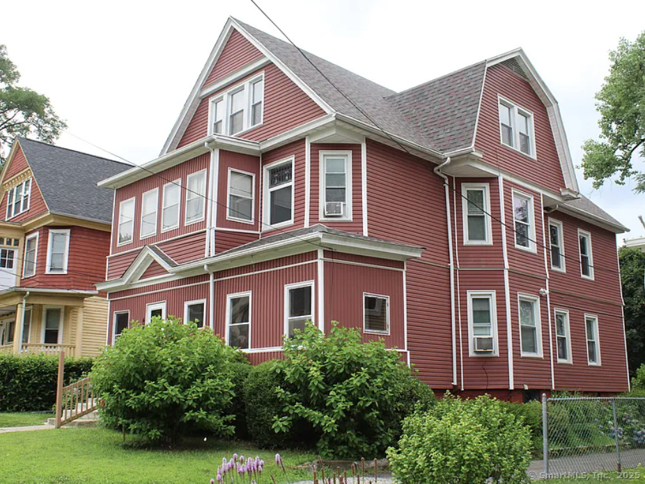 Edgewood Street 3, Hartford, Connecticut - 2 Bedrooms  
1 Bathrooms  
6 Rooms - 