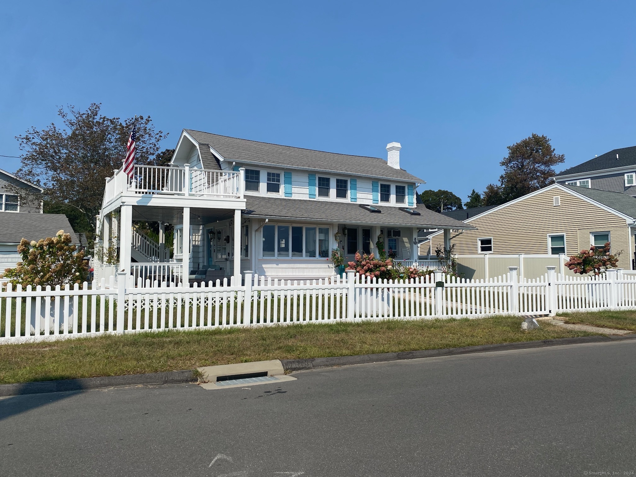 91 Bayshore Drive, Milford, Connecticut - 4 Bedrooms  
2 Bathrooms  
8 Rooms - 