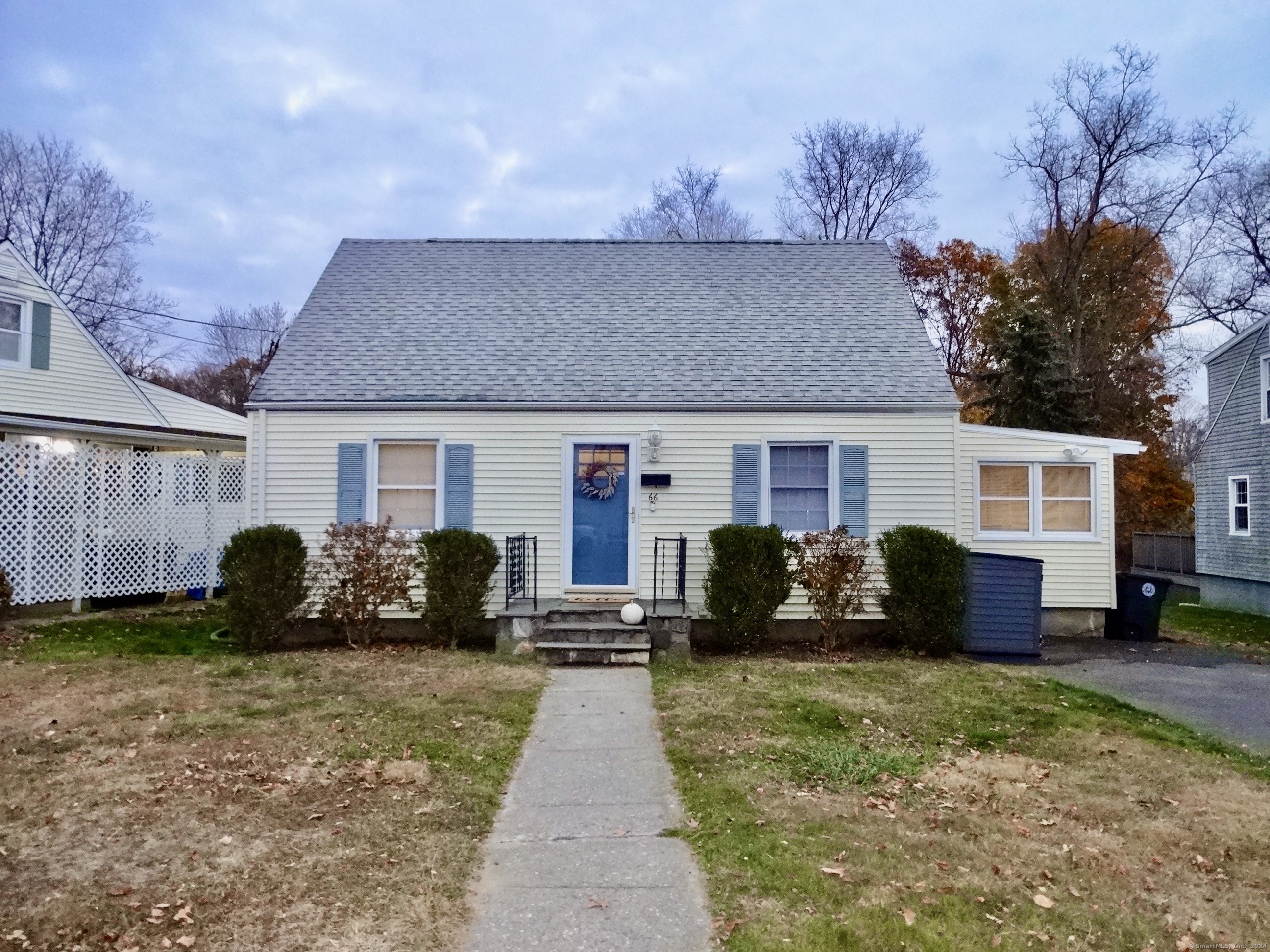 66 Nells Road, Milford, Connecticut - 3 Bedrooms  
1 Bathrooms  
8 Rooms - 