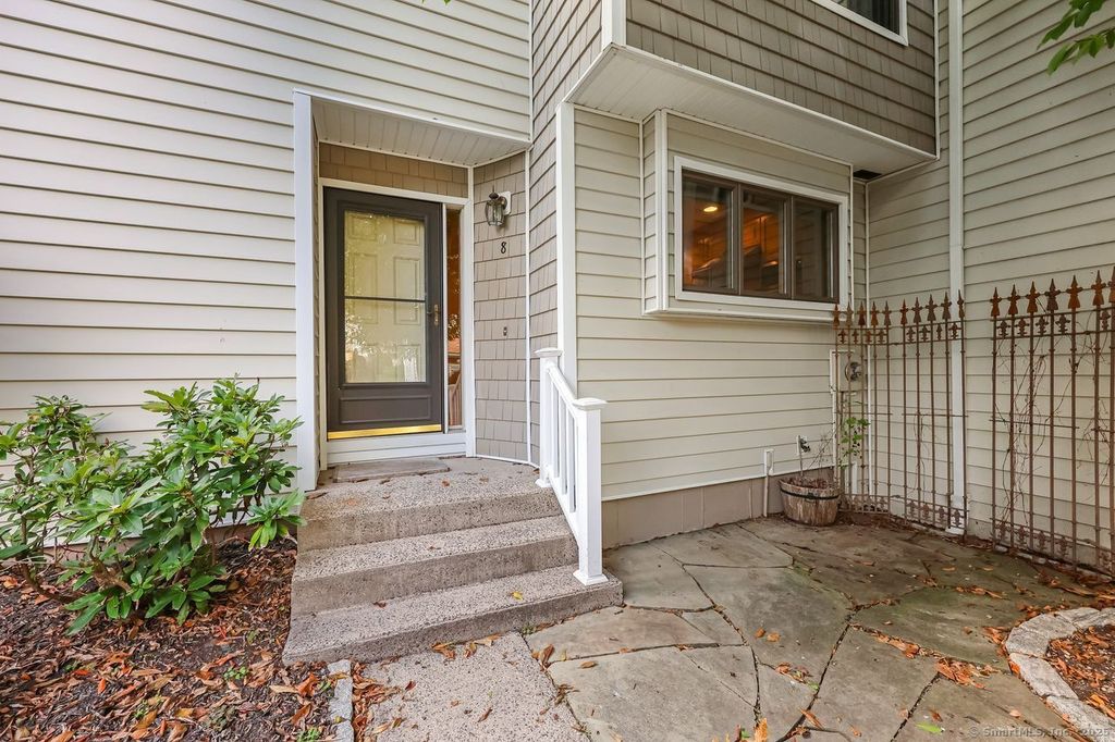 Photo of 8 Currier Court #8, Cheshire, CT 06410 (MLS # 24131230)