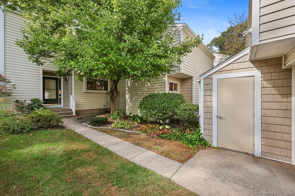 Photo of 8 Currier Court #8, Cheshire, CT 06410 (MLS # 24131230)