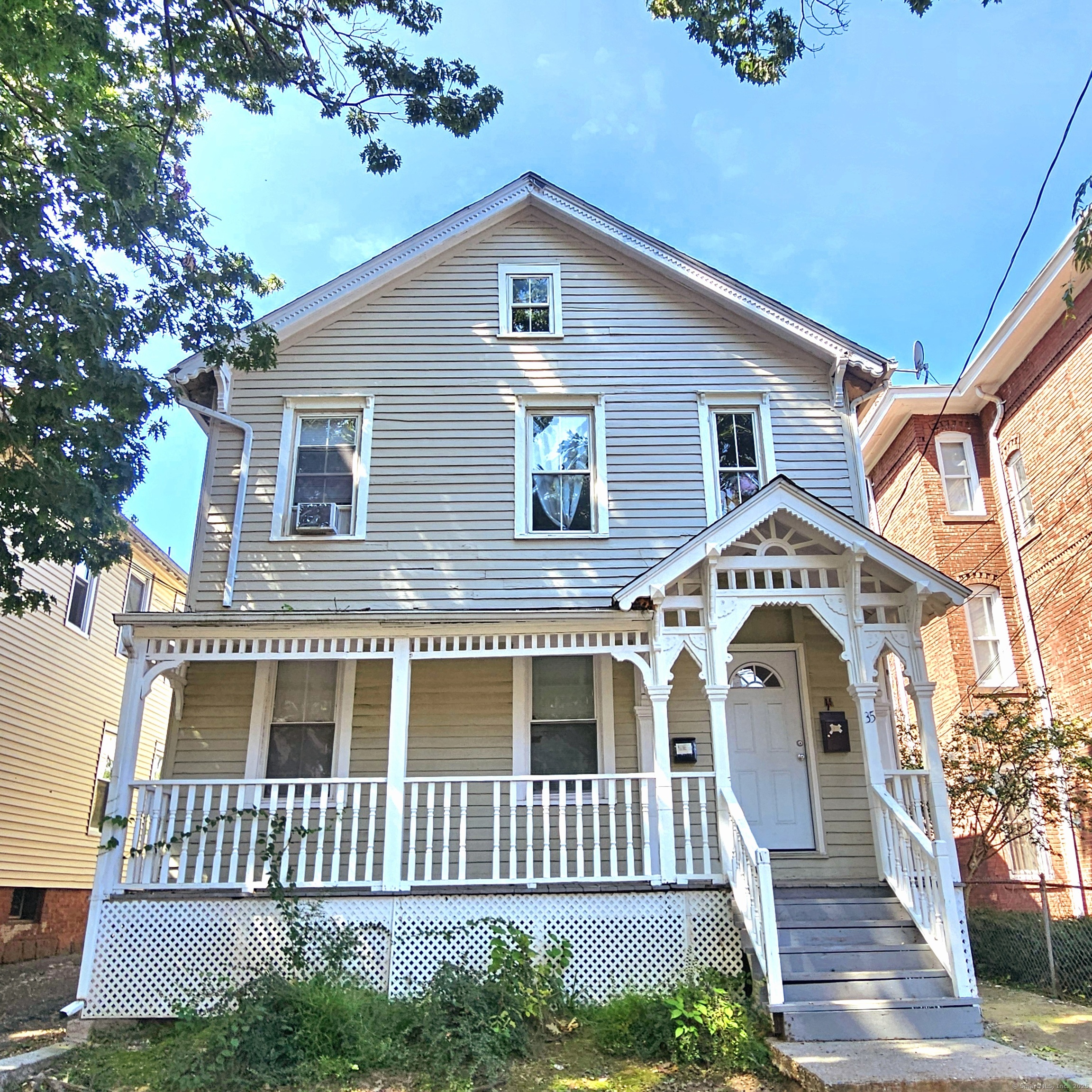 Babcock Street, Hartford, Connecticut - 5 Bedrooms  
2 Bathrooms  
11 Rooms - 