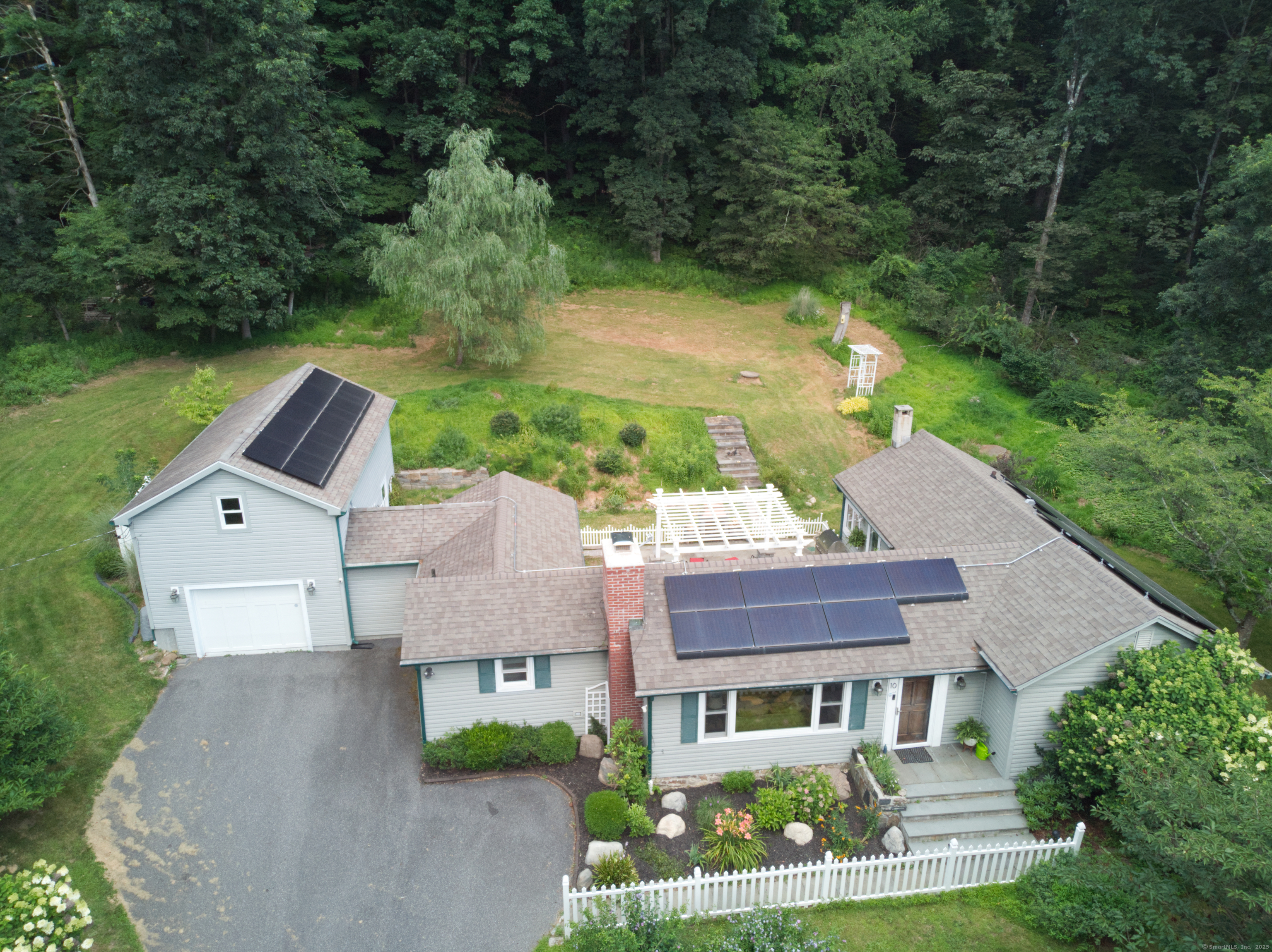 10 Anderson Road East