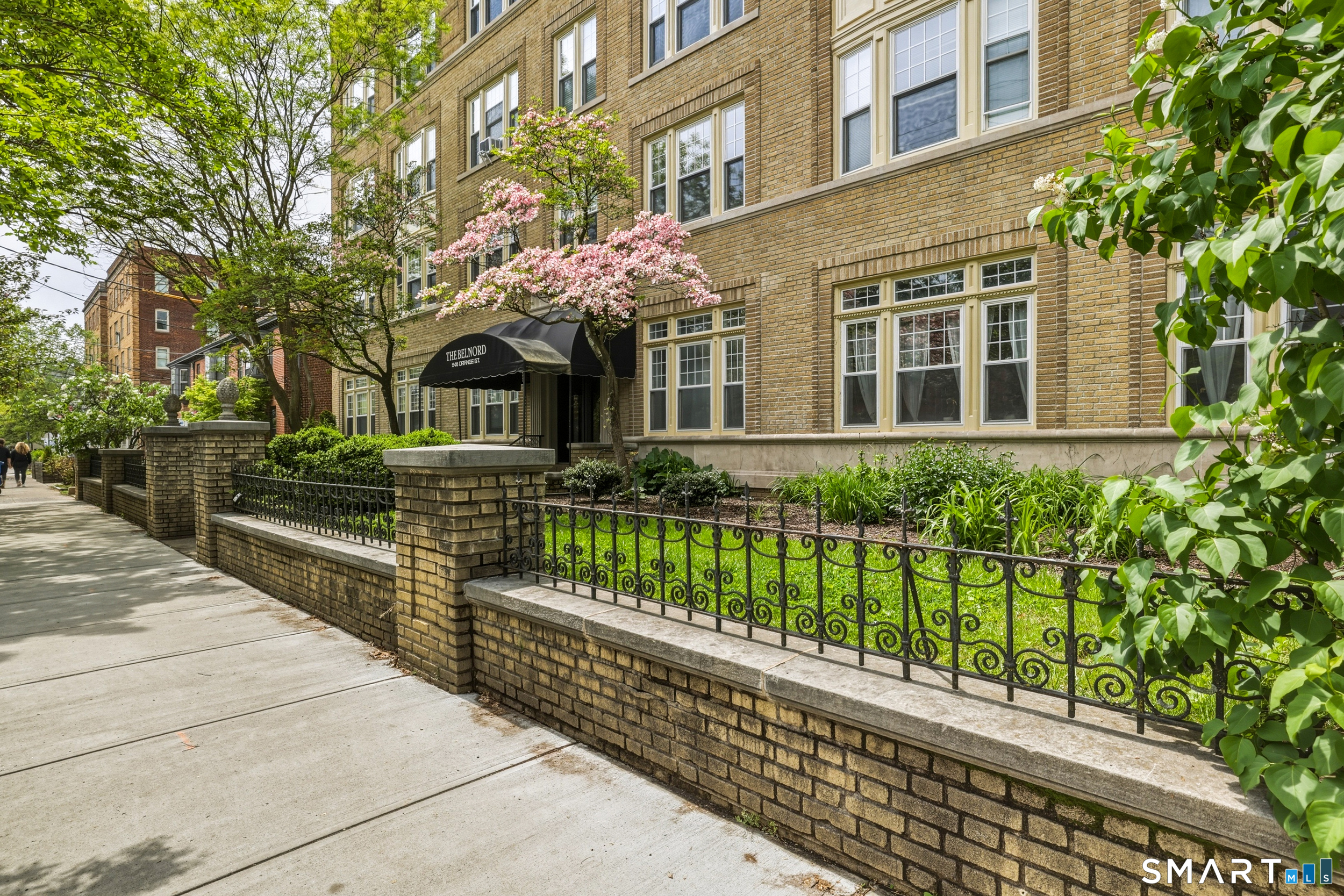 548 Orange Street 302