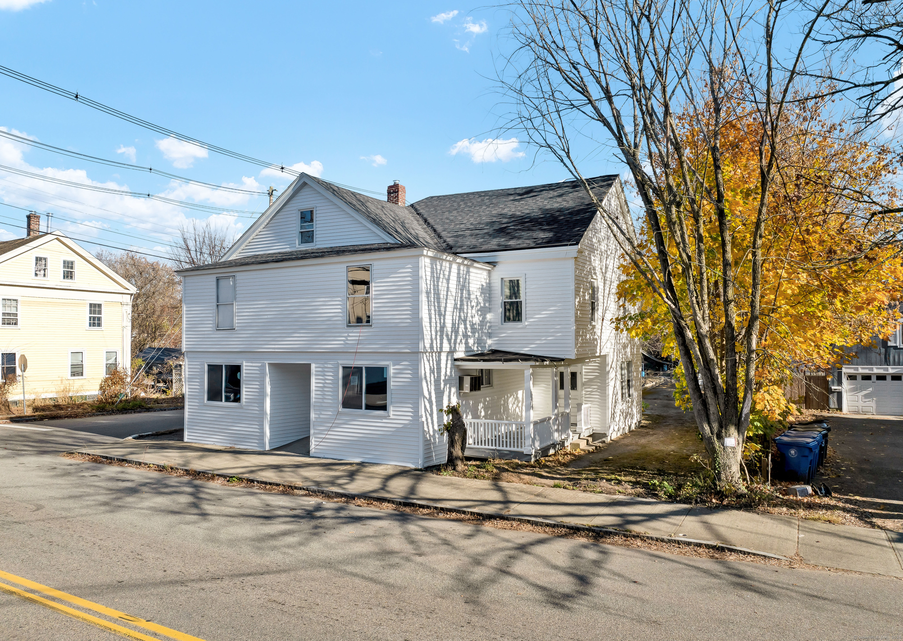 Central Avenue, Norwich, Connecticut - 7 Bedrooms  
4 Bathrooms  
13 Rooms - 