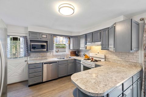 Tiny photo for 197 Connecticut Boulevard, Montville, CT 06370 (MLS # 24128356)