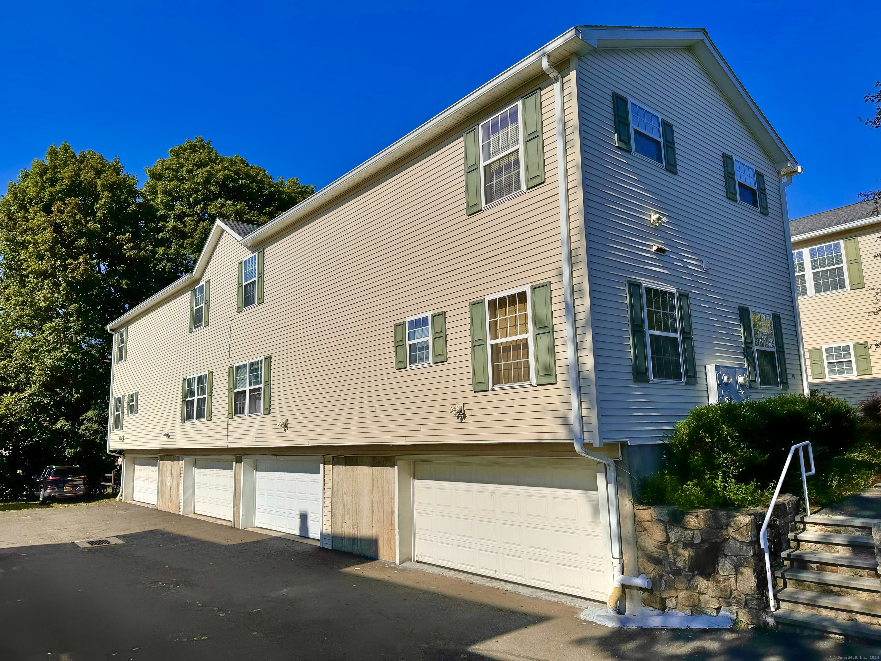 Photo 2 of 24 of 138 West Cedar Street APT 4 townhome