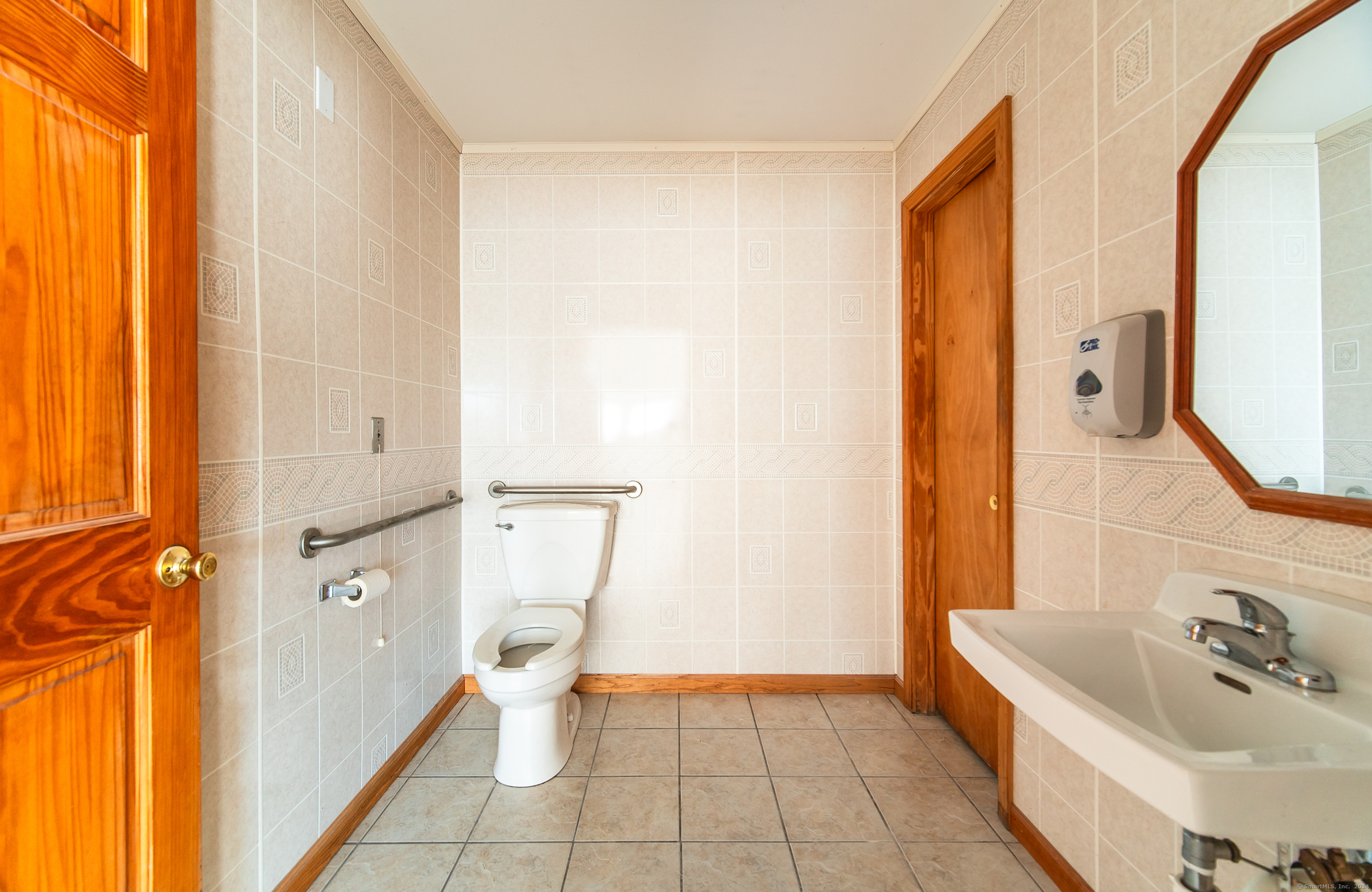 Middletown, Connecticut 06457, United States, ,2 BathroomsBathrooms,Commercial,Active,38757