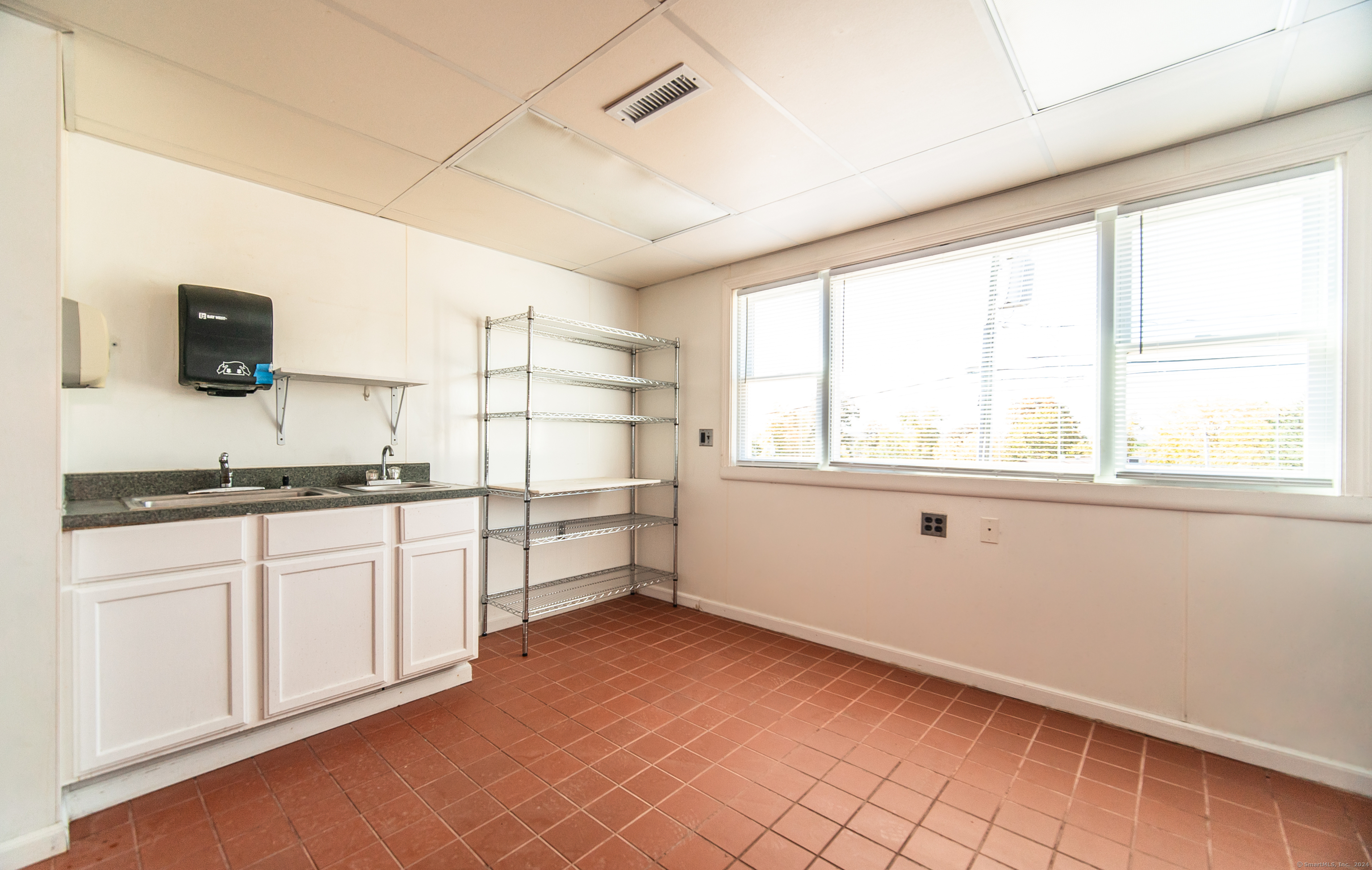 Middletown, Connecticut 06457, United States, ,2 BathroomsBathrooms,Commercial,Active,38757