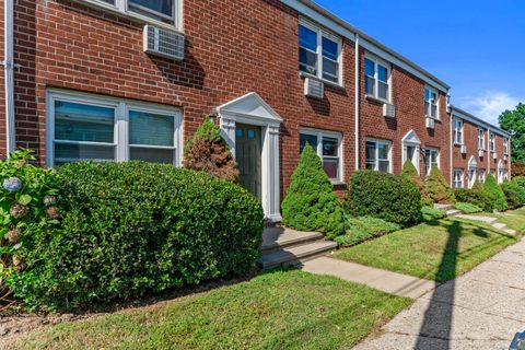 Tiny photo for 17 Hamilton Court #C, Stamford, CT 06902 (MLS # 24135509)