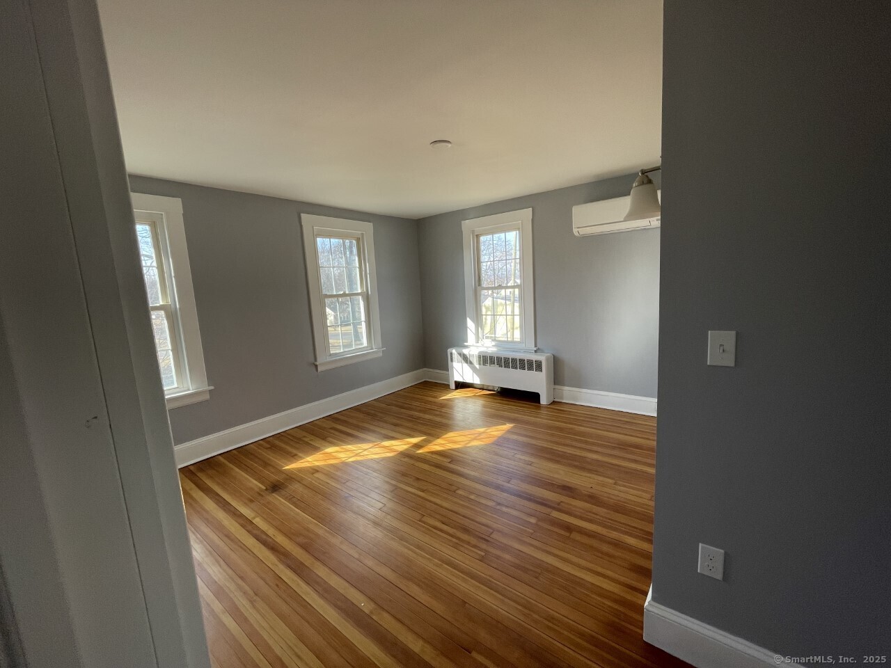 Bristol, Connecticut 06010, United States, 2 Bedrooms Bedrooms, ,2 BathroomsBathrooms,Residential,Pending,127737