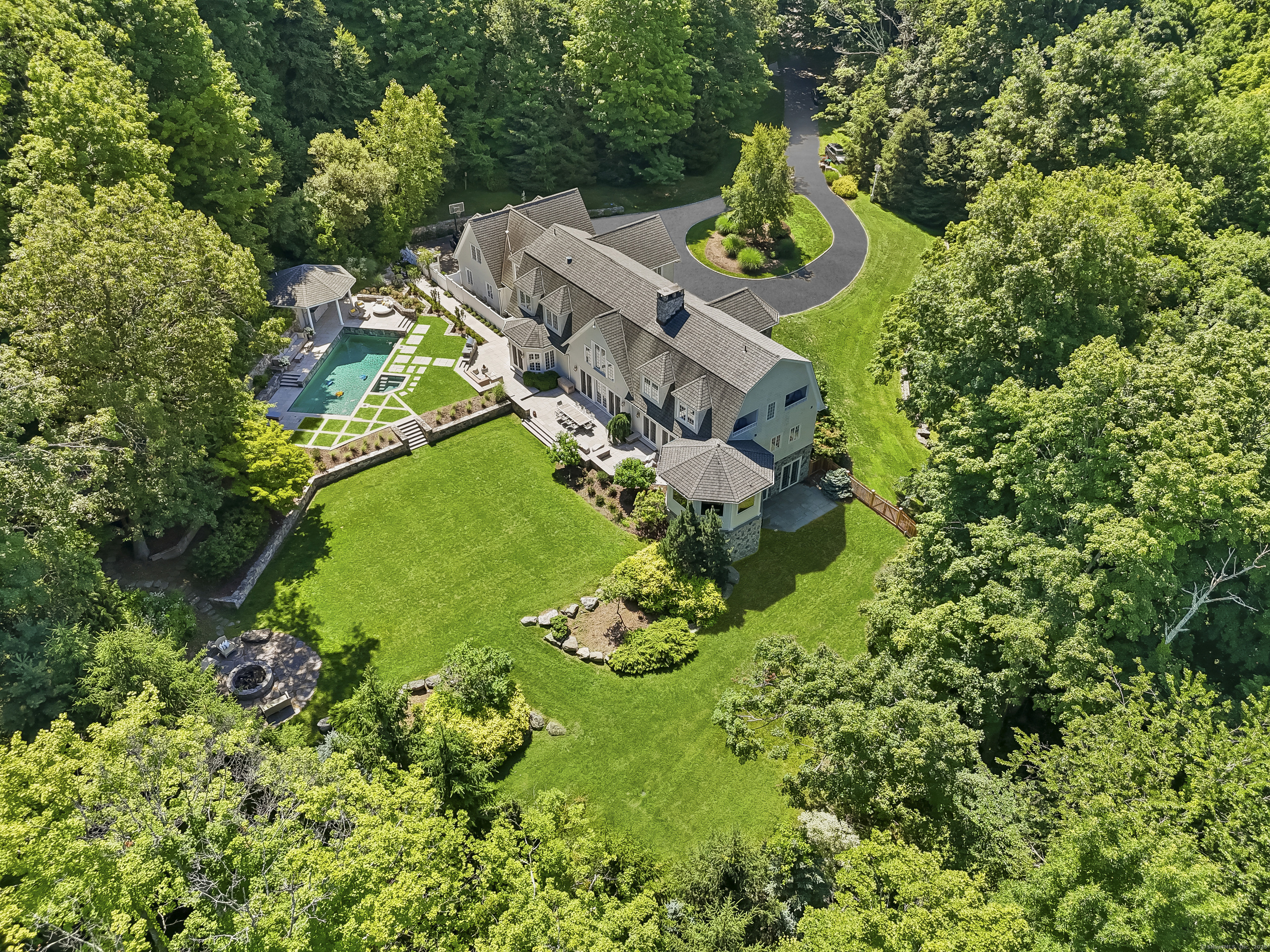 Property for Sale at Longwood Drive, Redding, Connecticut - Bedrooms: 7 
Bathrooms: 6.5 
Rooms: 14  - $2,499,000