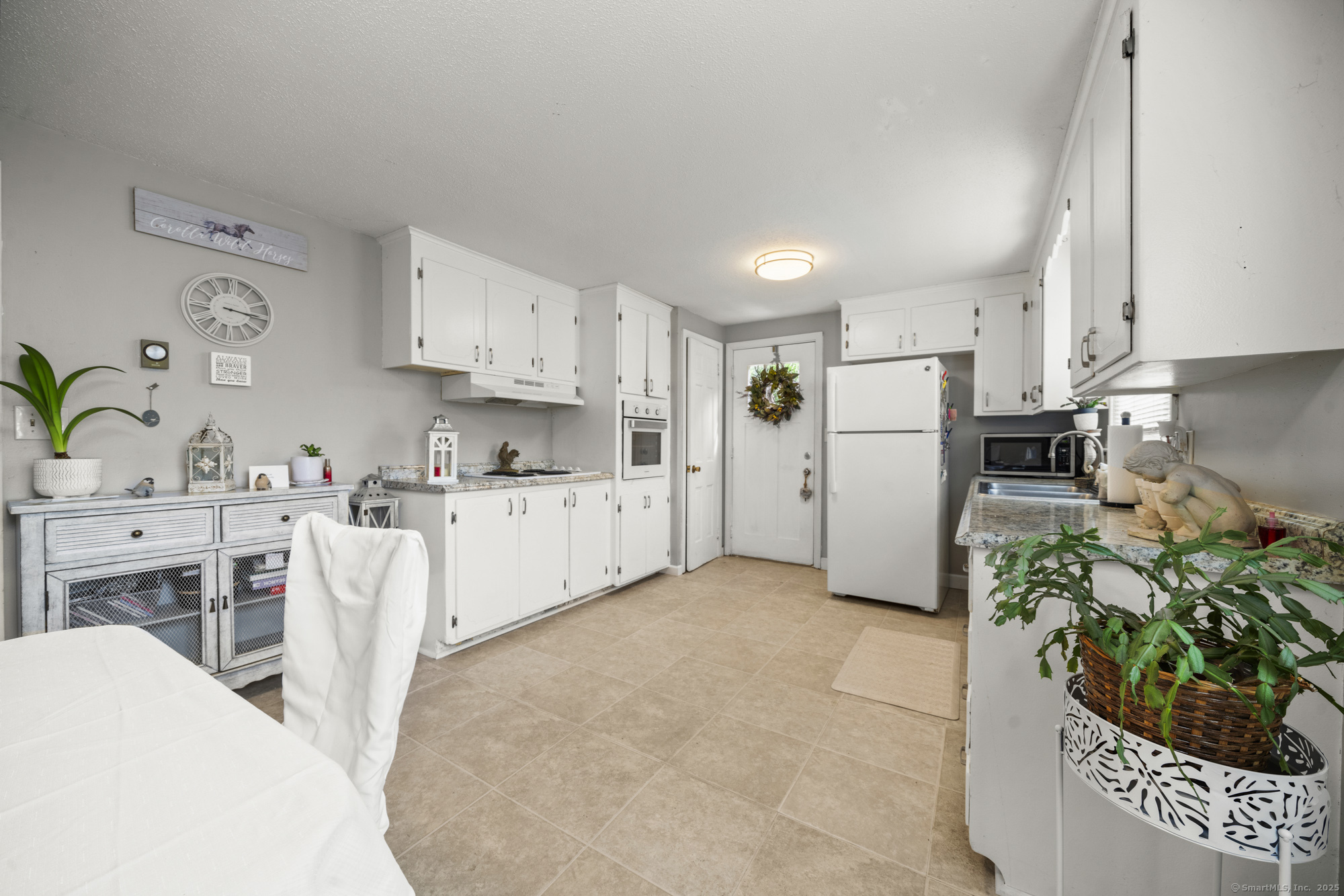 17 Pioneer Drive, Enfield, Connecticut image 9