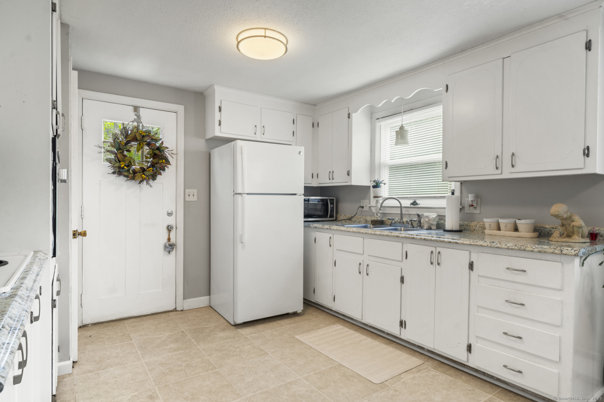 17 Pioneer Drive, Enfield, Connecticut image 6