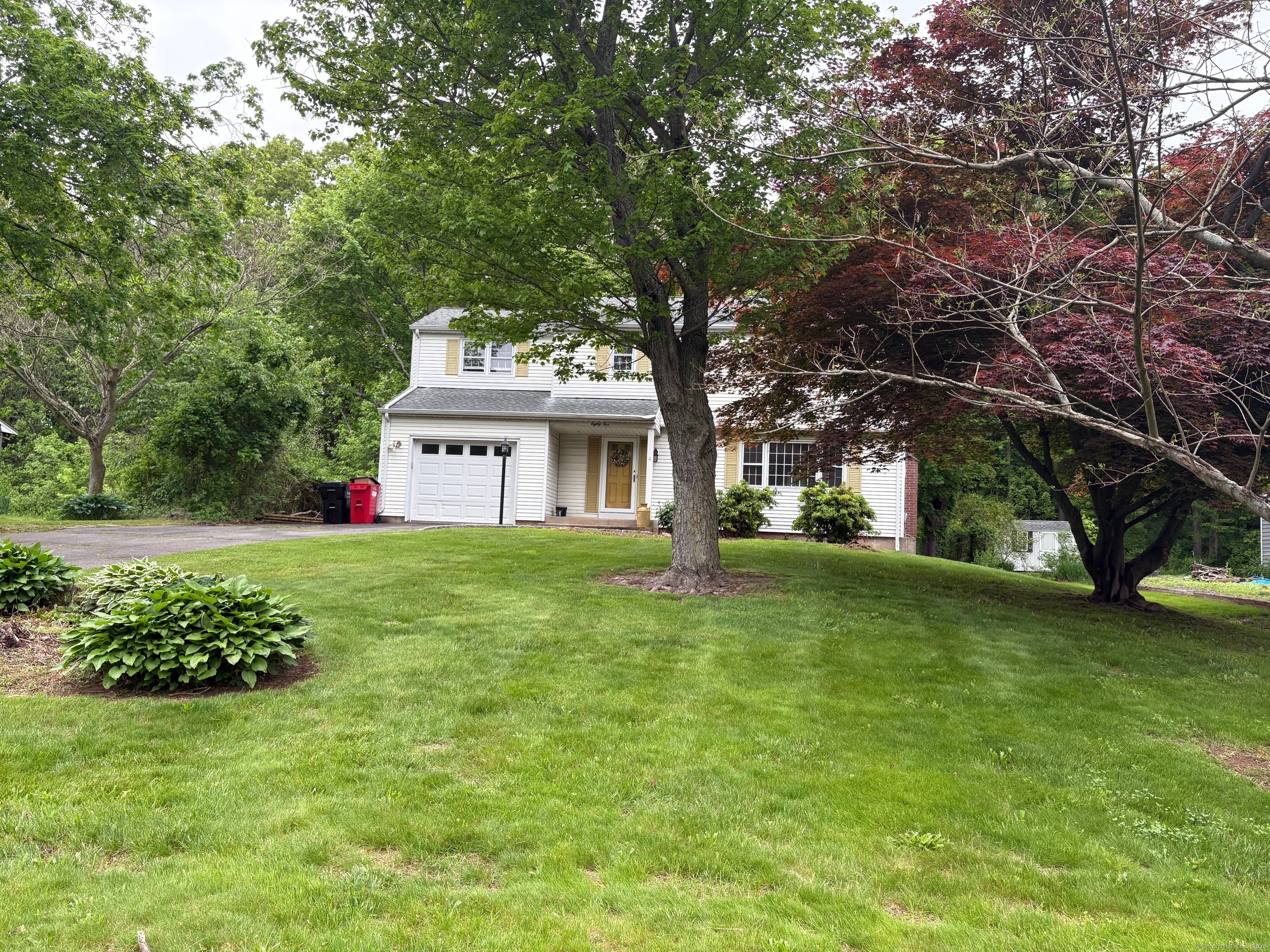 Property for Sale at Elmwood Drive, Meriden, Connecticut - Bedrooms: 4 
Bathrooms: 3 
Rooms: 8  - $289,900