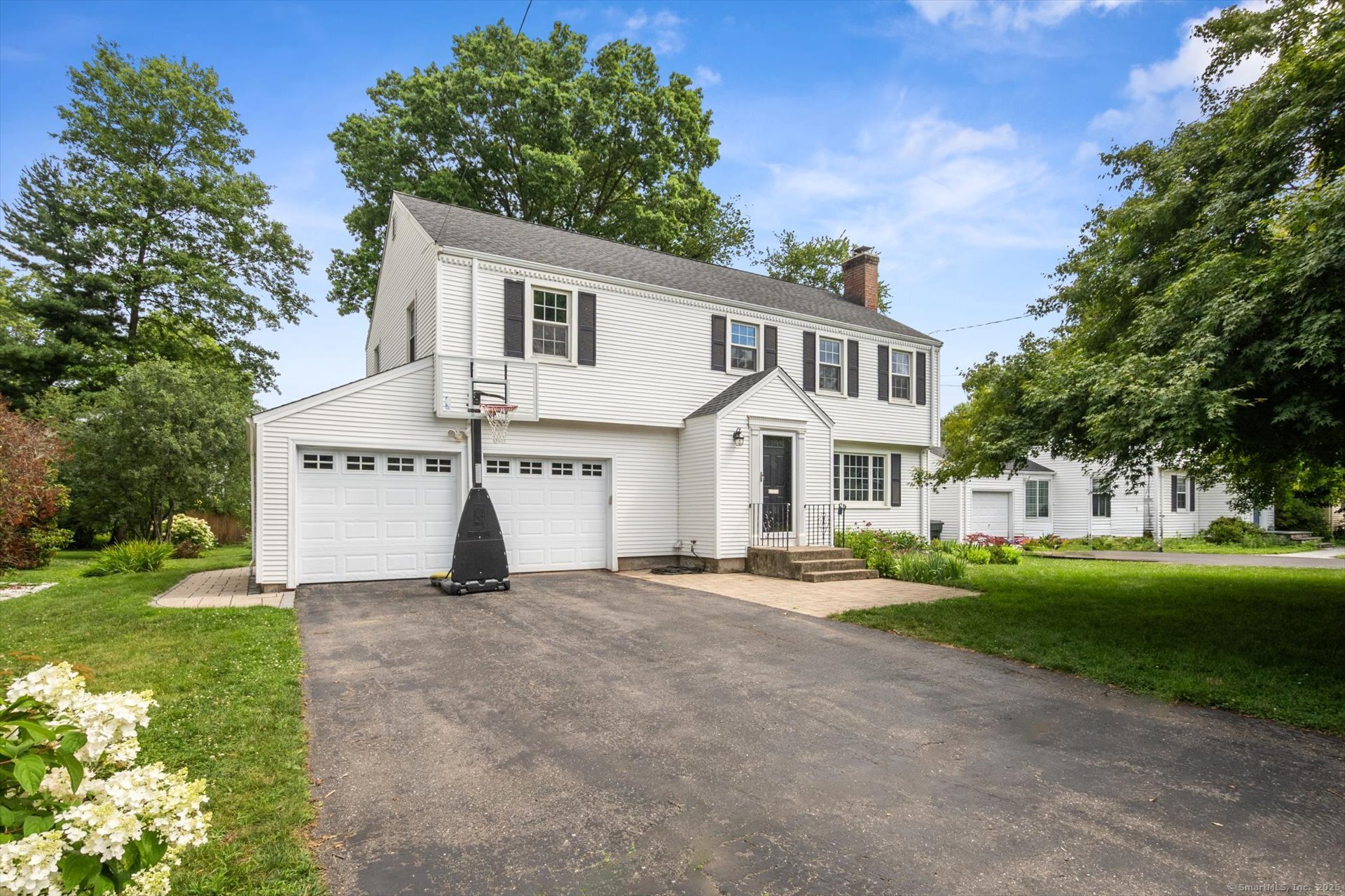 West Hartford, Connecticut 06107, United States, 4 Bedrooms Bedrooms, ,3 BathroomsBathrooms,Residential,Active,170417