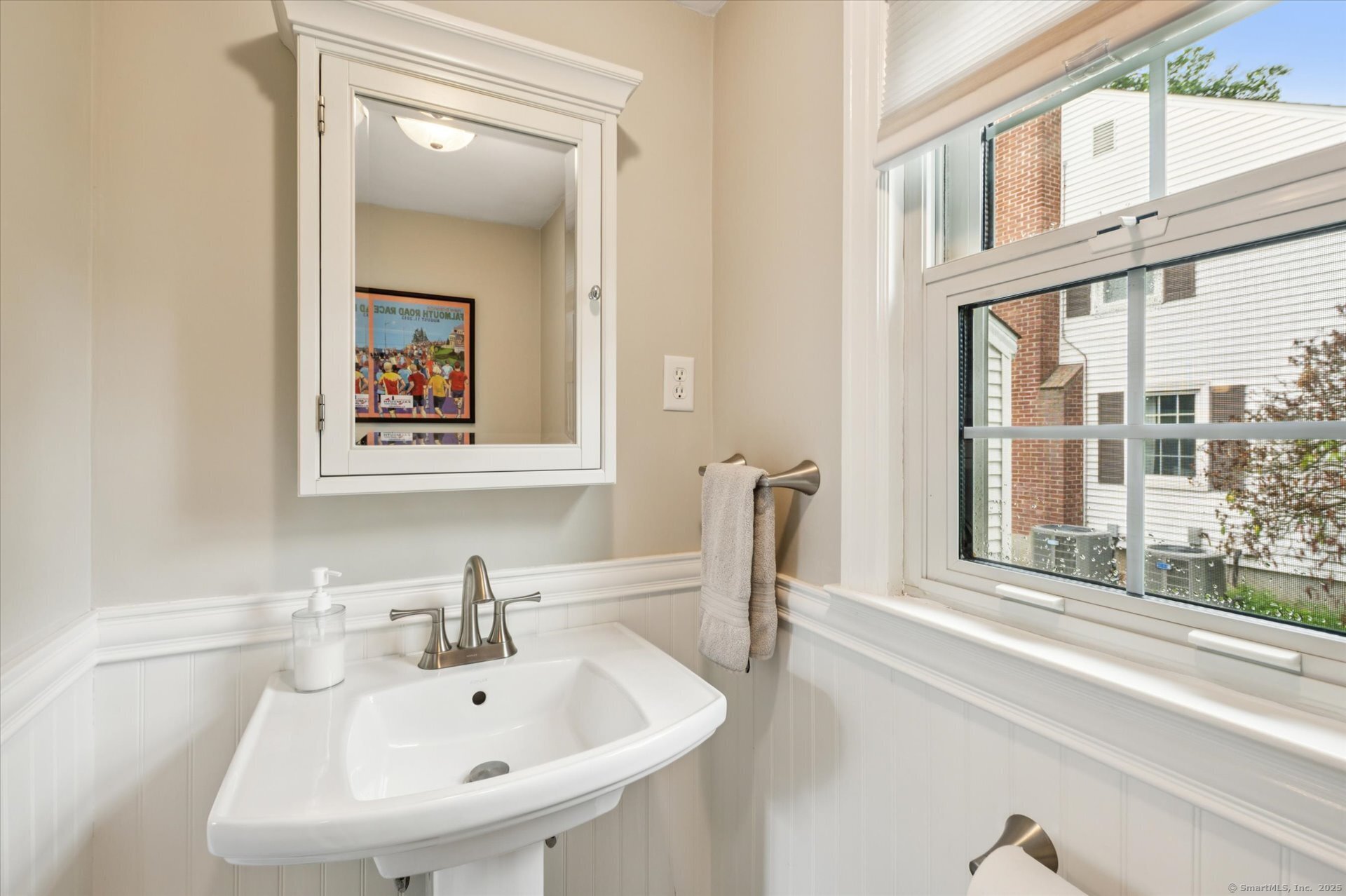 West Hartford, Connecticut 06107, United States, 4 Bedrooms Bedrooms, ,3 BathroomsBathrooms,Residential,Active,170417