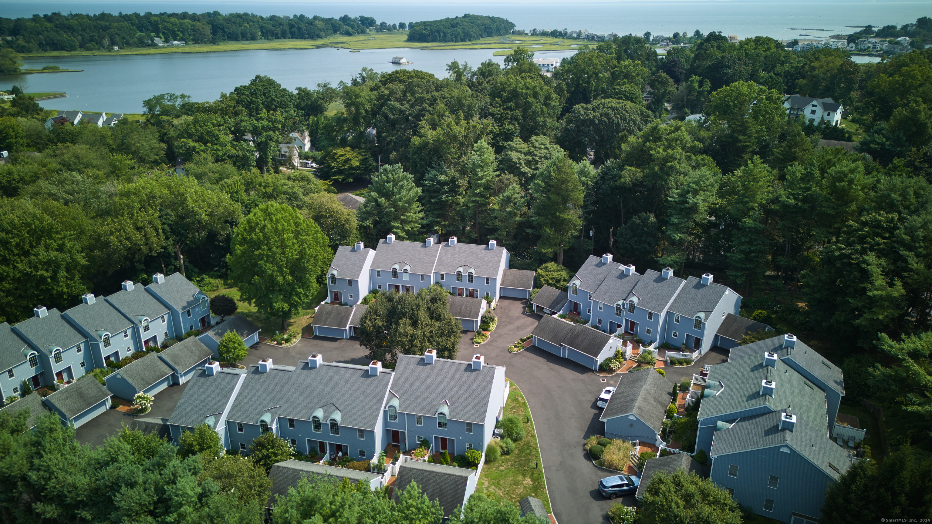 46 Edgewater Commons Lane 46, Westport, Connecticut - 2 Bedrooms  
2.5 Bathrooms  
5 Rooms - 