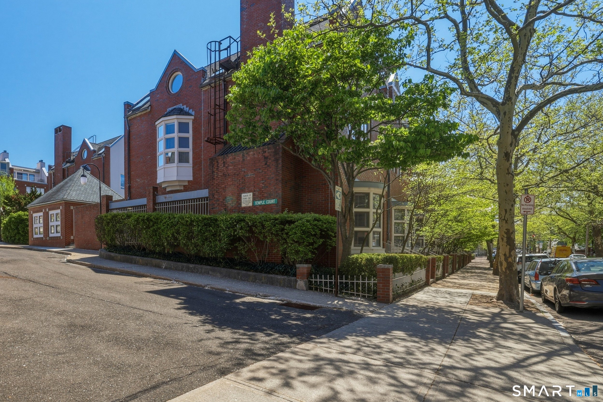 395 Temple Street 395