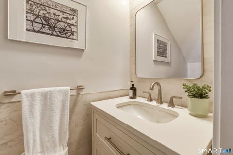 Tiny photo for 395 Temple Street #395, New Haven, CT 06511 (MLS # 24199774)
