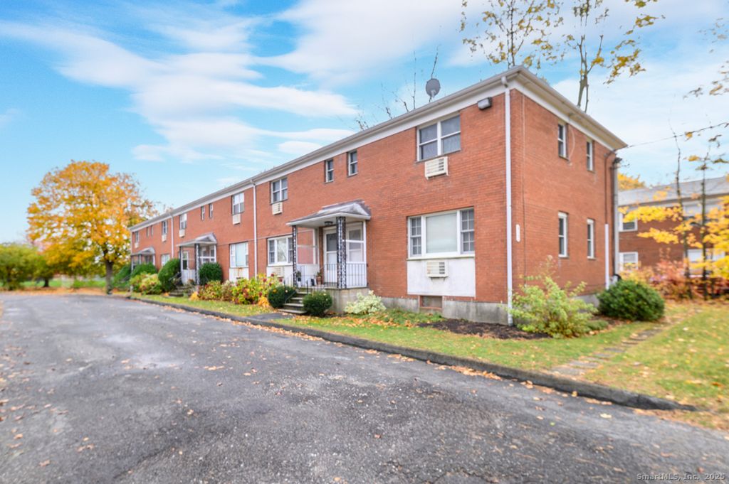 Photo of 922 Shippan Avenue #1, Stamford, CT 06902 (MLS # 24141251)