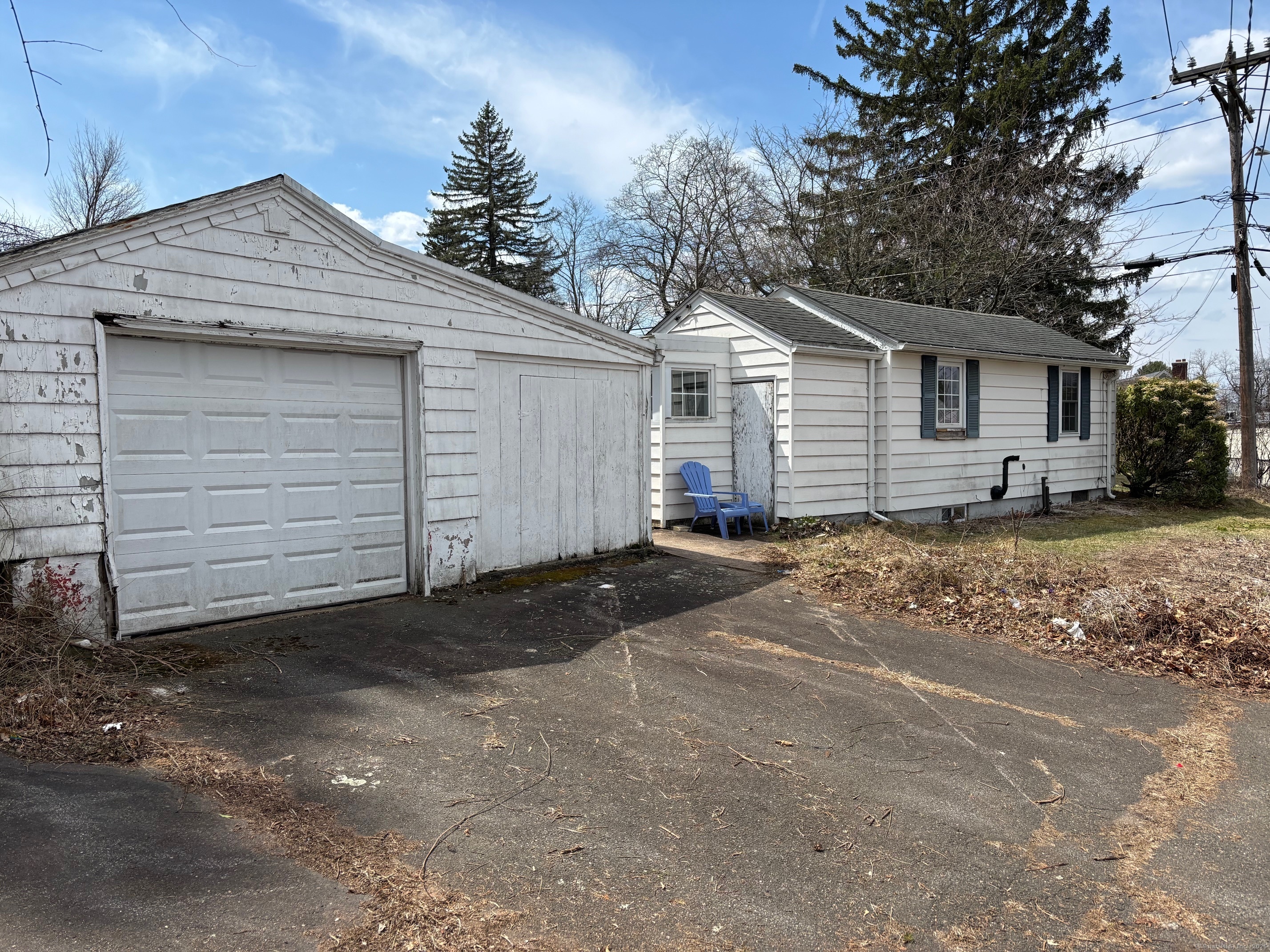 Property for Sale at Bellevue Avenue, Vernon, Connecticut - Bedrooms: 2 
Bathrooms: 1 
Rooms: 4  - $159,900