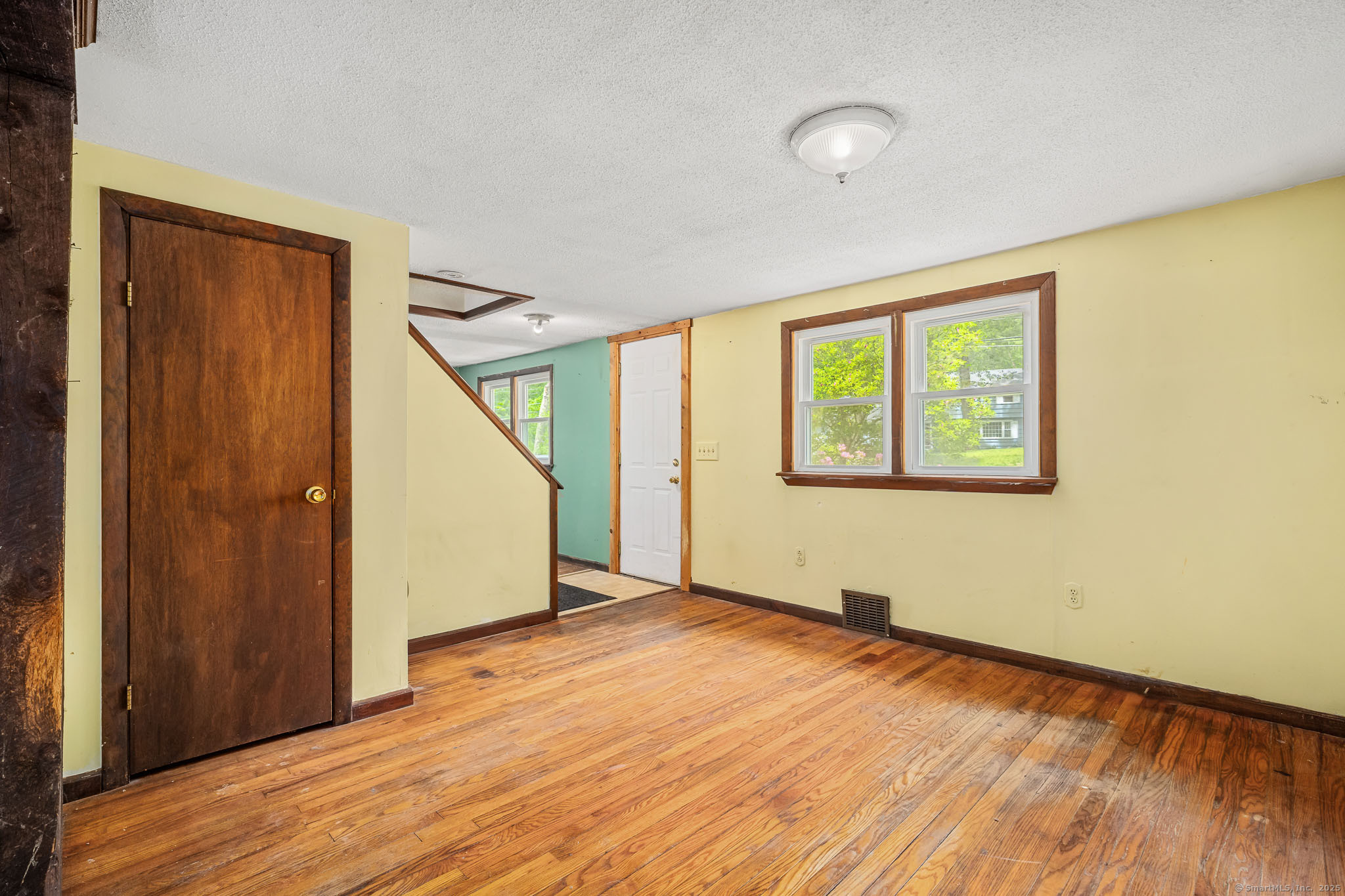 33 Hurlbut Road, Tolland, Connecticut image 2