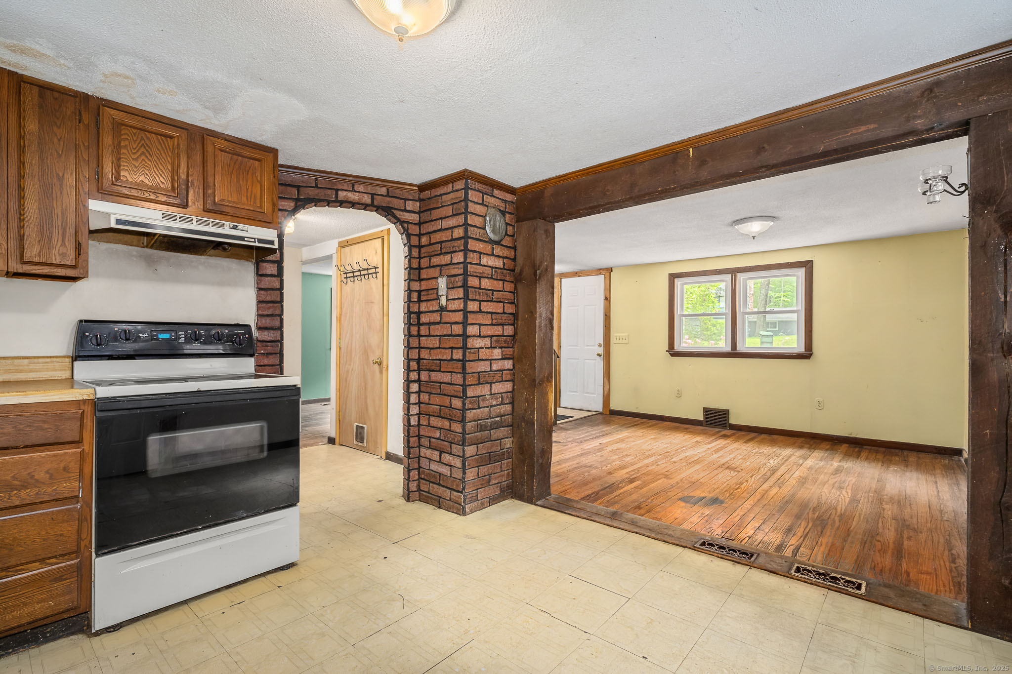 33 Hurlbut Road, Tolland, Connecticut image 6