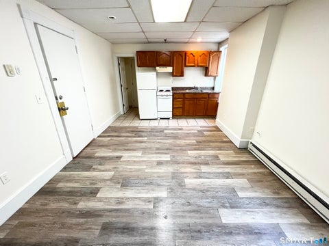 Multifamily For Rent - 696 Main Street #A2<br/> Middlesex County, Middletown, CT 06457
