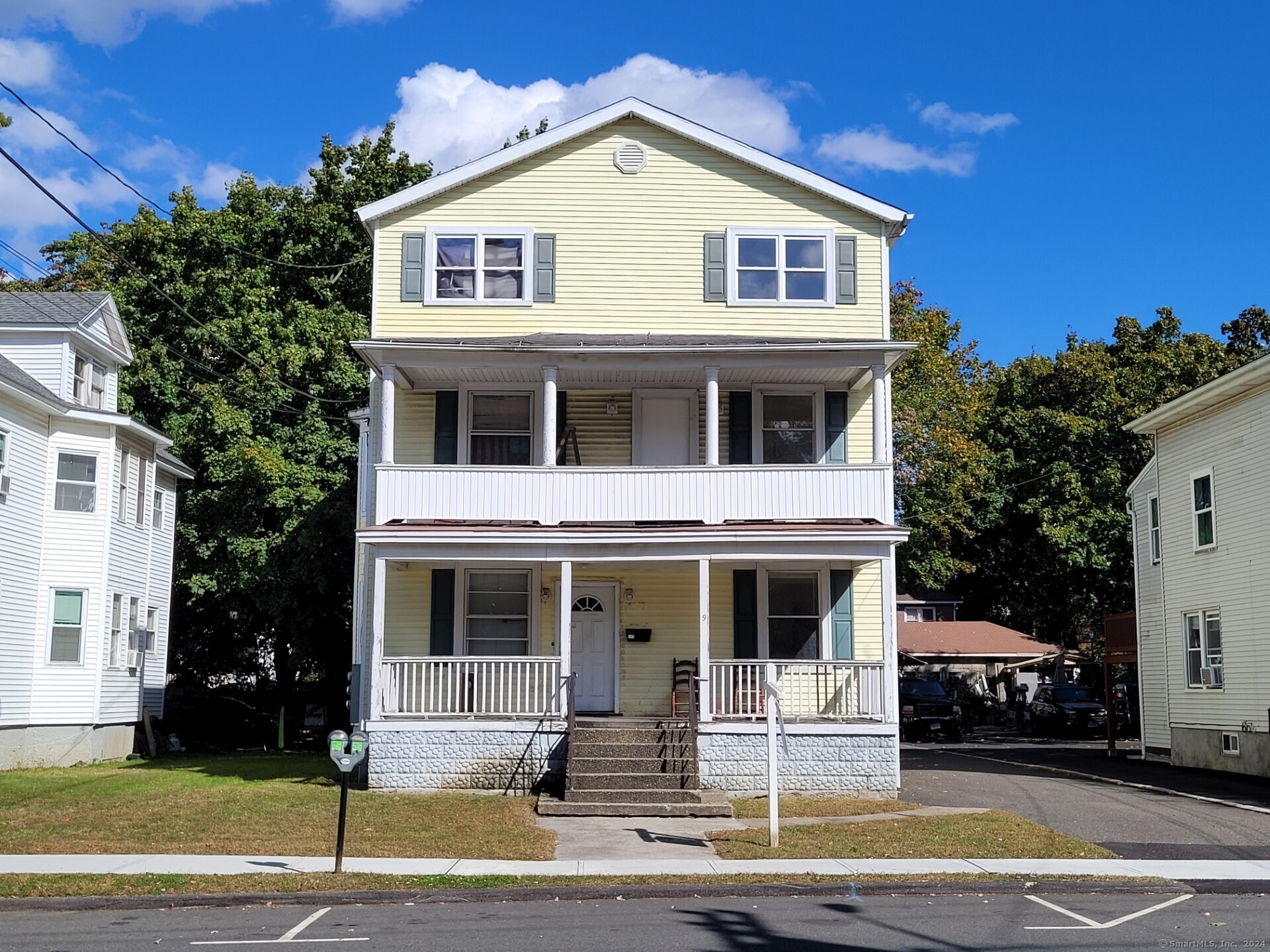 Moss Avenue, Danbury, Connecticut - 13 Bedrooms  
5 Bathrooms  
15 Rooms - 