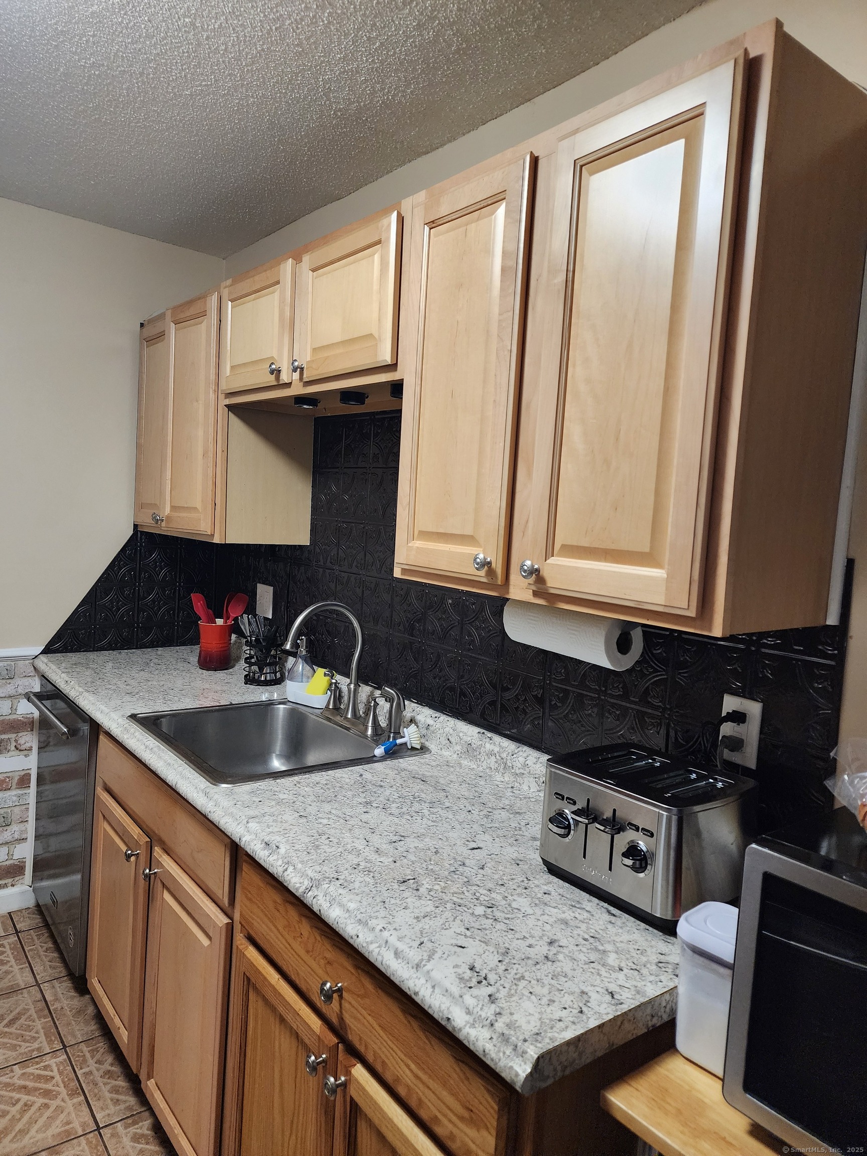 10 Woodsedge Drive #APT 2A, Newington, Connecticut image 2
