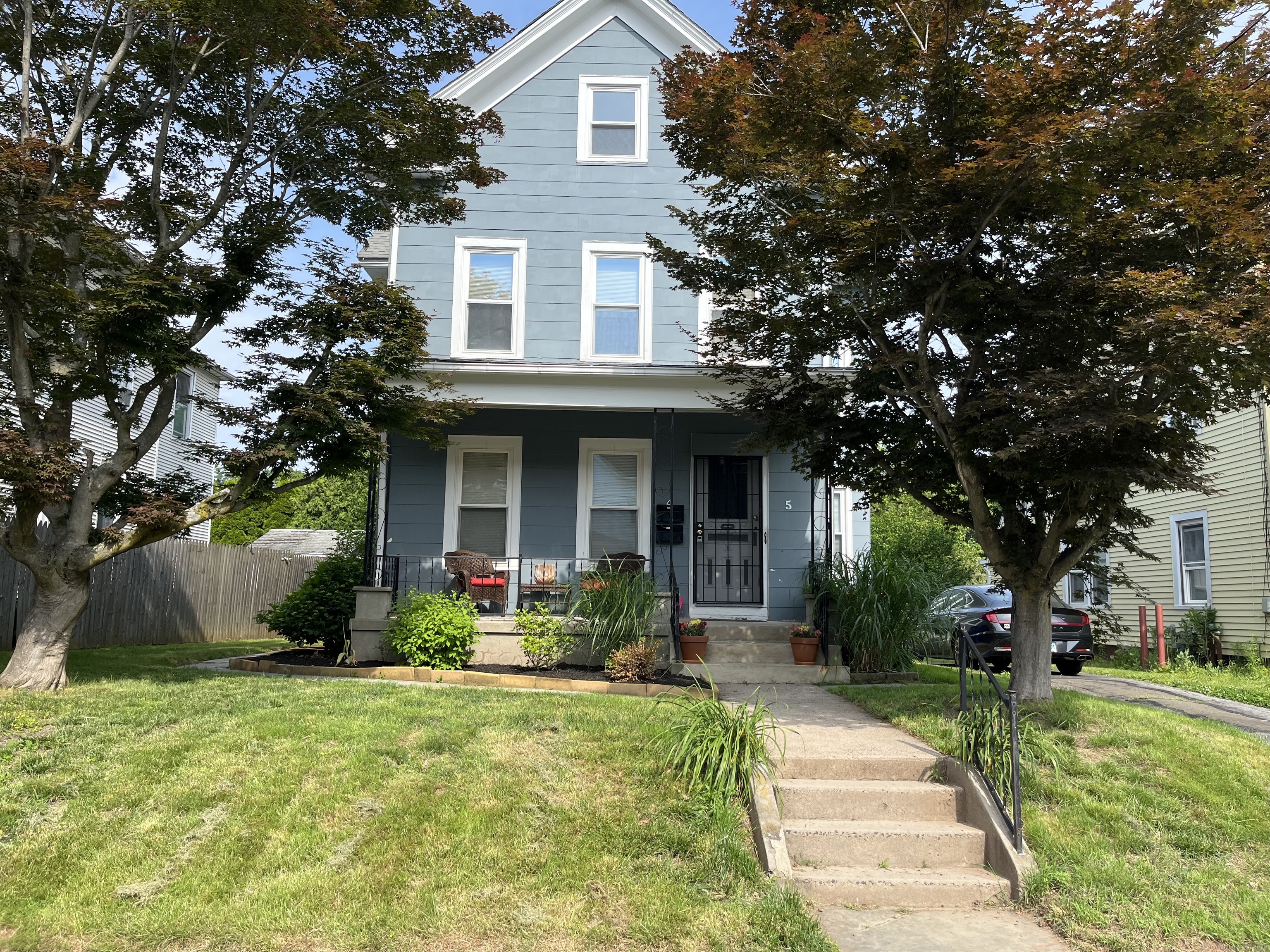 4th Street, Meriden, Connecticut - 6 Bedrooms  
2 Bathrooms  
10 Rooms - 