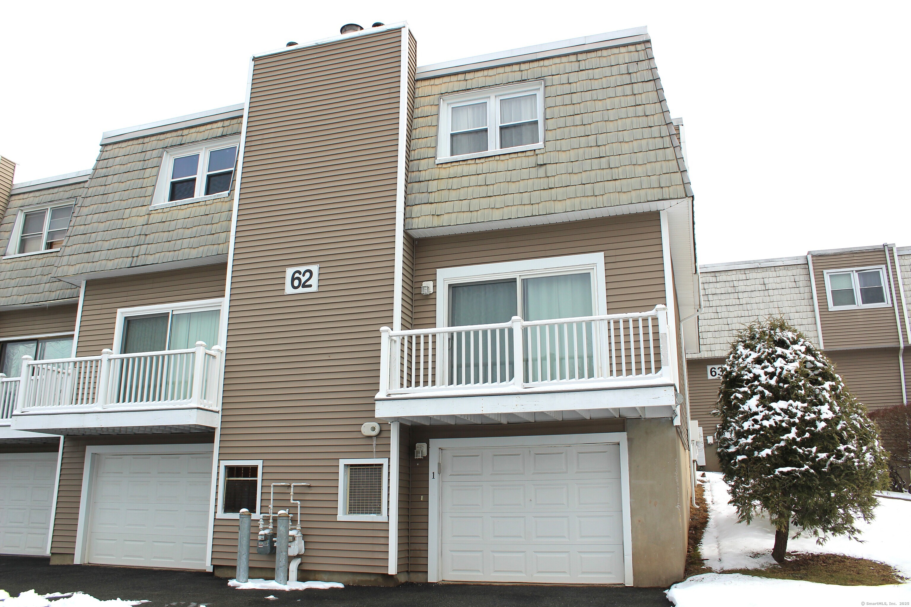 Property for Sale at Meetinghouse Village 1, Meriden, Connecticut - Bedrooms: 3 
Bathrooms: 2 
Rooms: 5  - $249,900