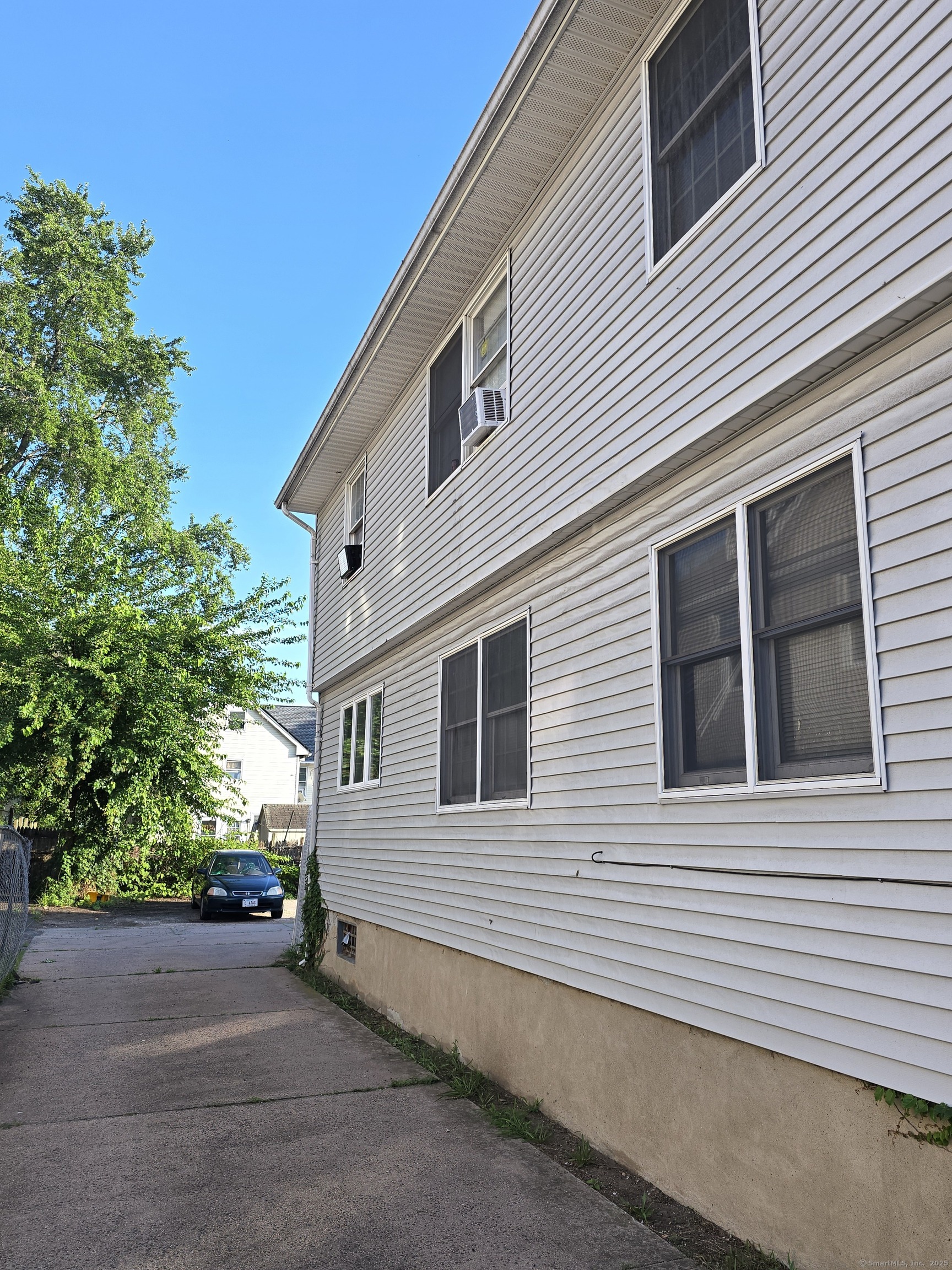 East Hartford, Connecticut 06108, United States, 6 Bedrooms Bedrooms, ,3 BathroomsBathrooms,Residential,Active,170586