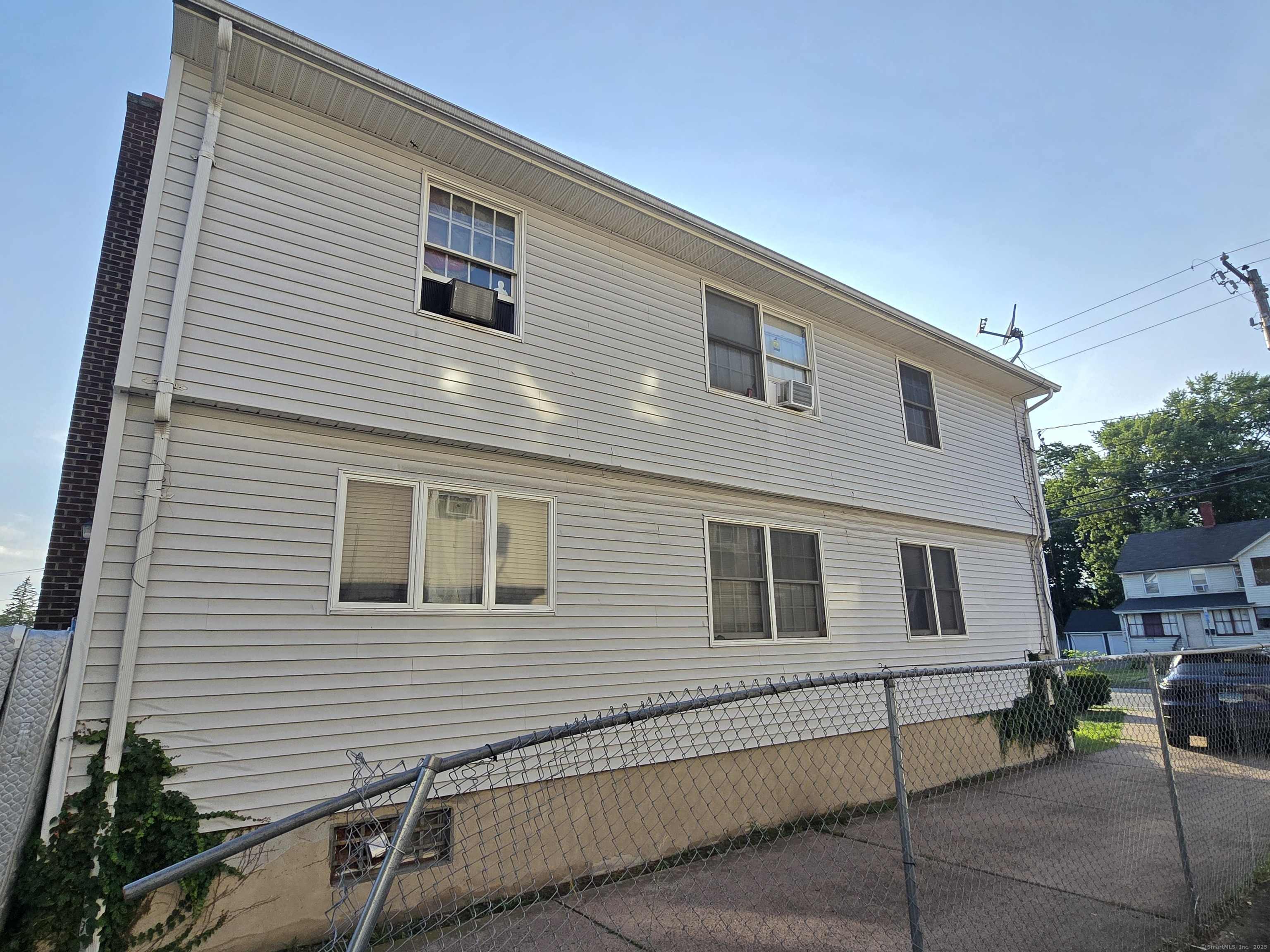 East Hartford, Connecticut 06108, United States, 6 Bedrooms Bedrooms, ,3 BathroomsBathrooms,Residential,Active,170586