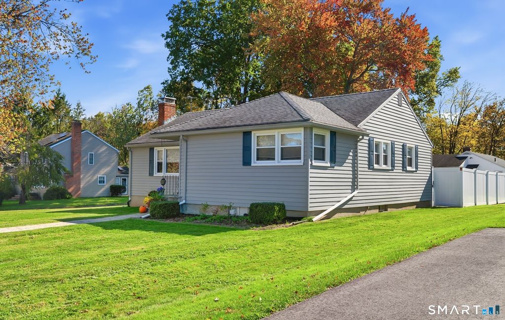 Photo of 137 Dale Road, Wethersfield, CT 06109 (MLS # 24154015)