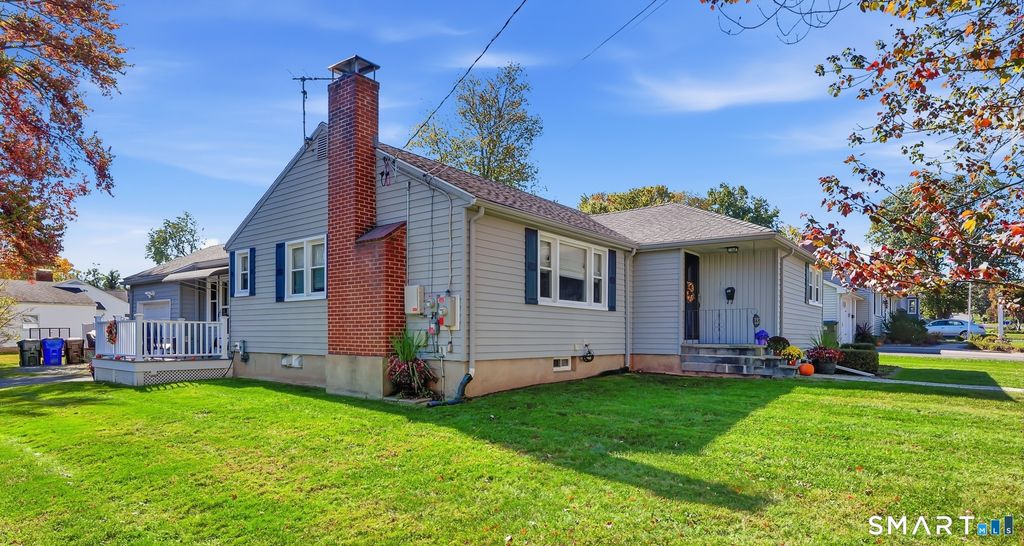 Photo of 137 Dale Road, Wethersfield, CT 06109 (MLS # 24154015)