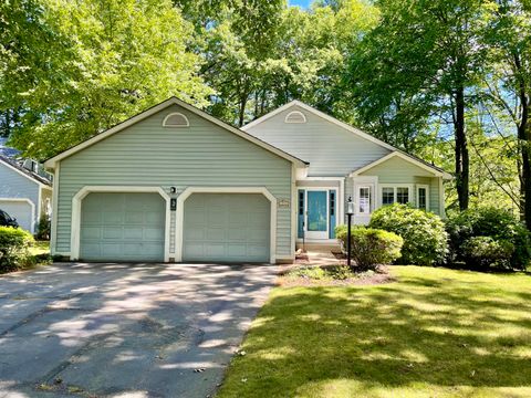 Photo of 85 Swan Nest #85, South Windsor, CT 06074 (MLS # 24110481)